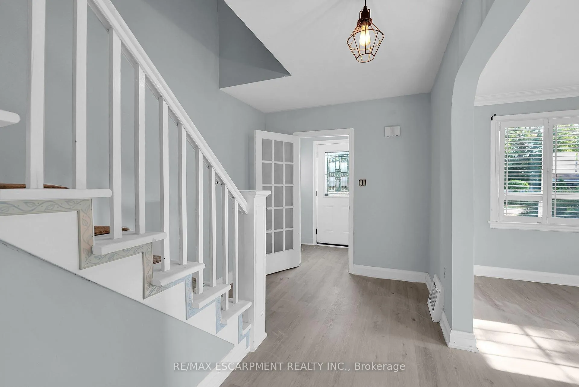 Photo 3 of 9 Arlington Avenue, St. Catharines, E. Chester — HOMEH