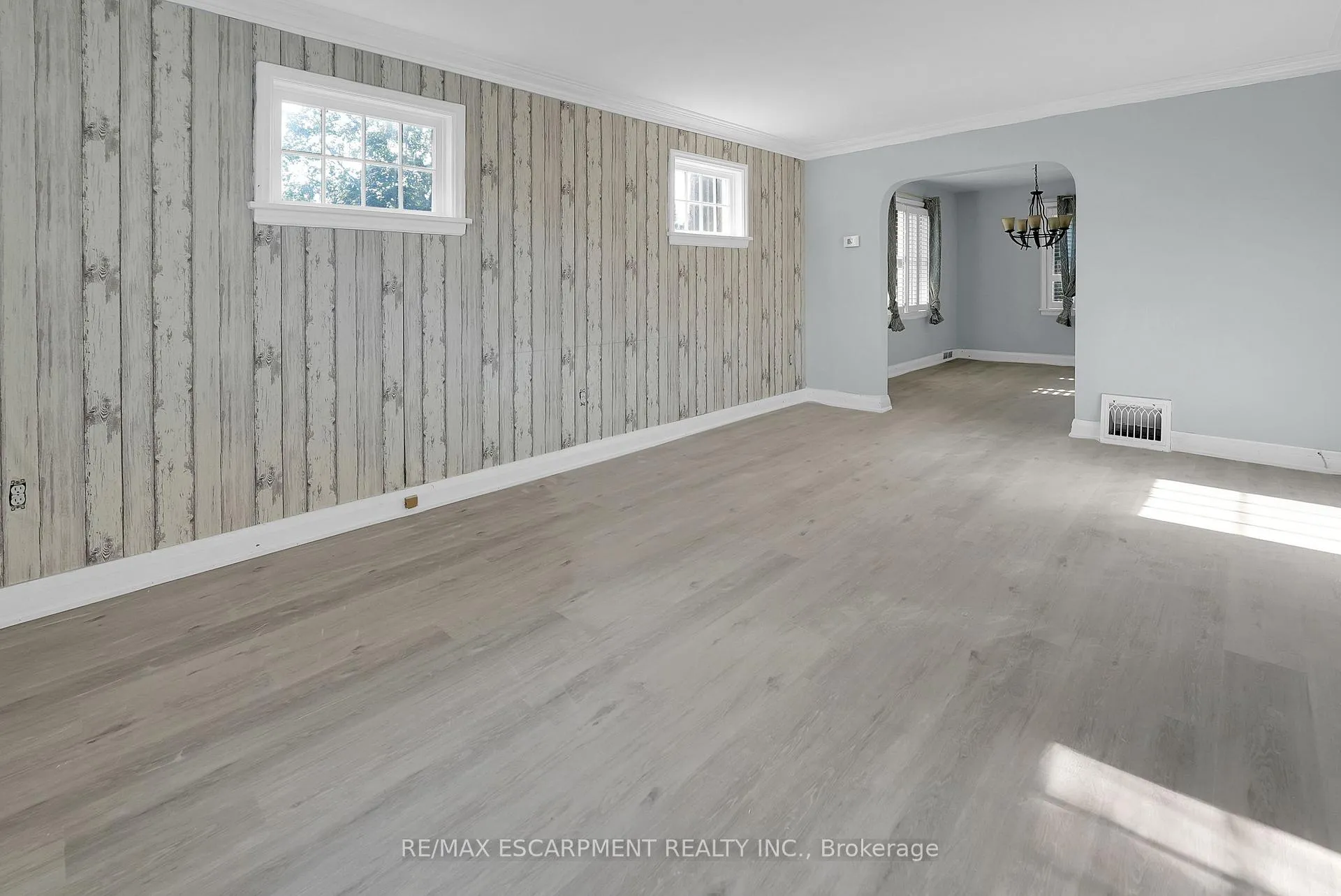 Photo 5 of 9 Arlington Avenue, St. Catharines, E. Chester — HOMEH