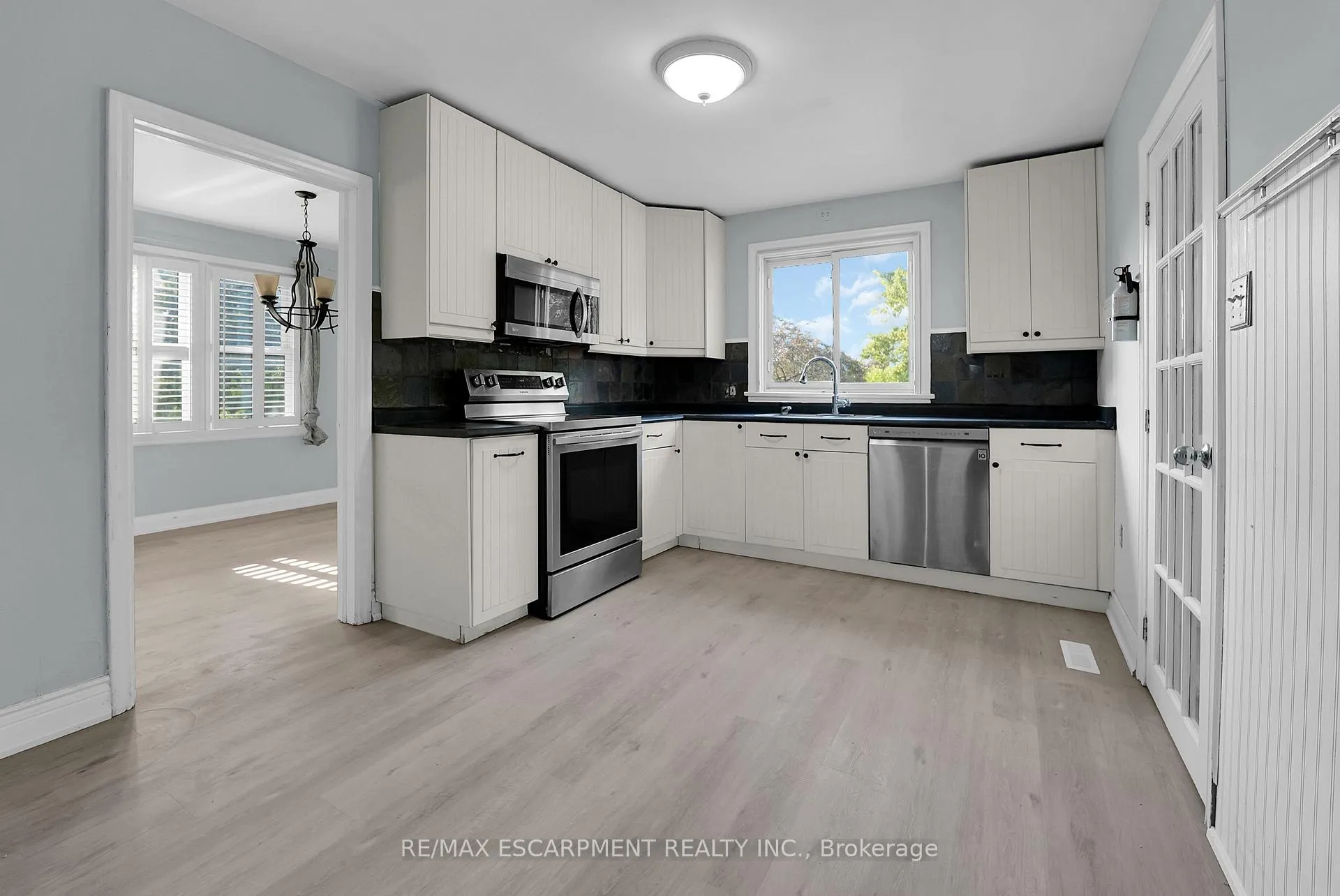 Photo 7 of 9 Arlington Avenue, St. Catharines, E. Chester — HOMEH