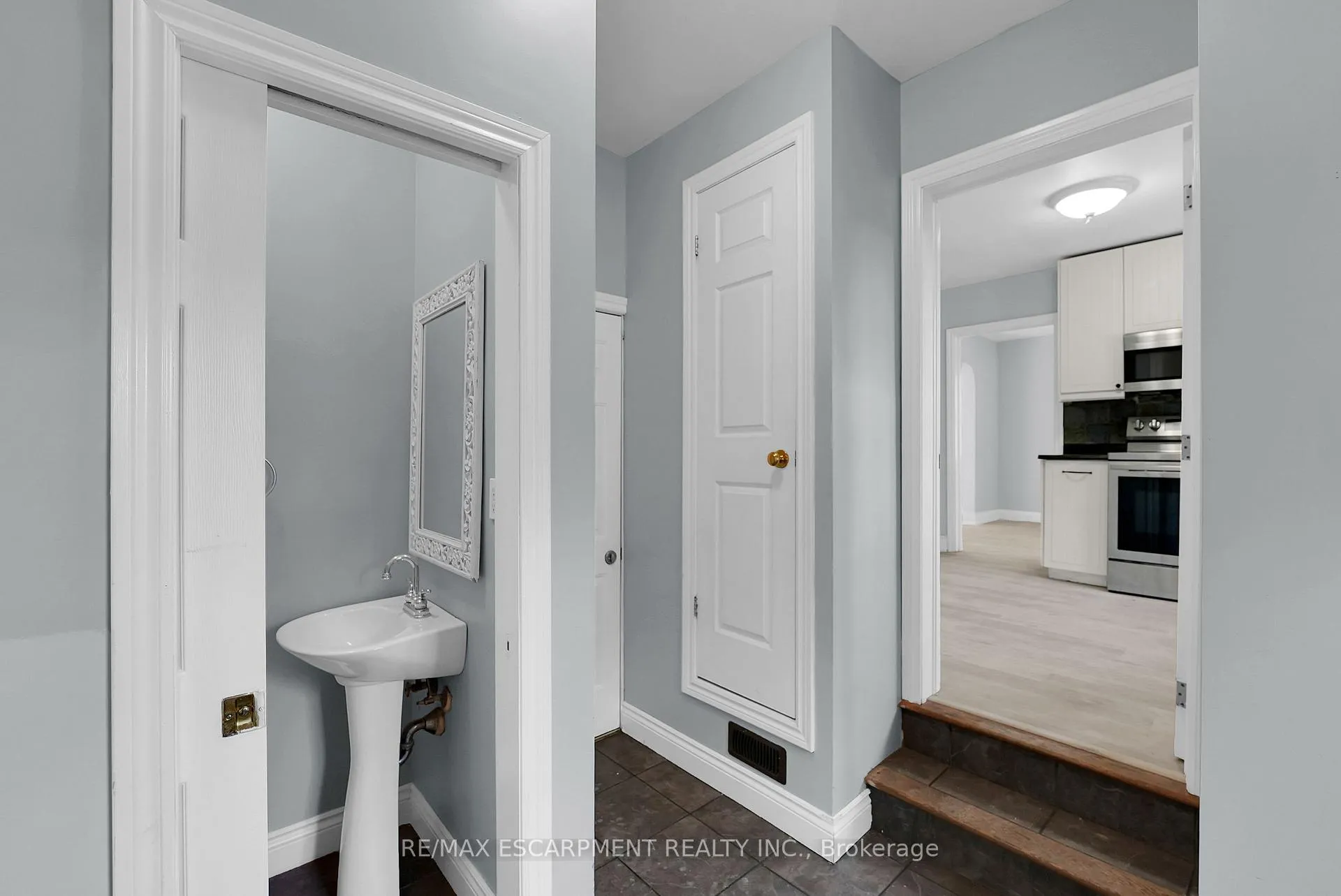 Photo 9 of 9 Arlington Avenue, St. Catharines, E. Chester — HOMEH