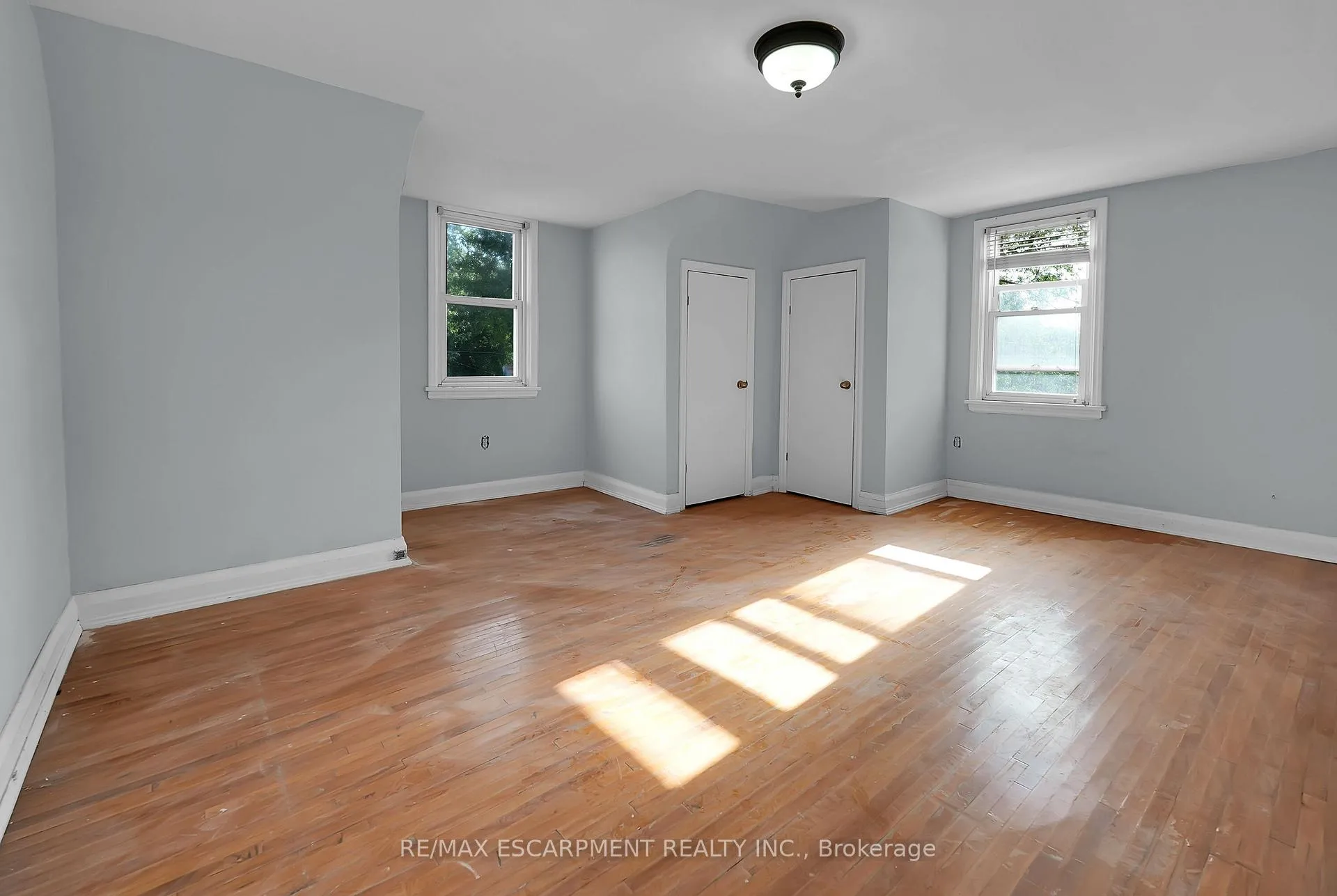 Photo 11 of 9 Arlington Avenue, St. Catharines, E. Chester — HOMEH