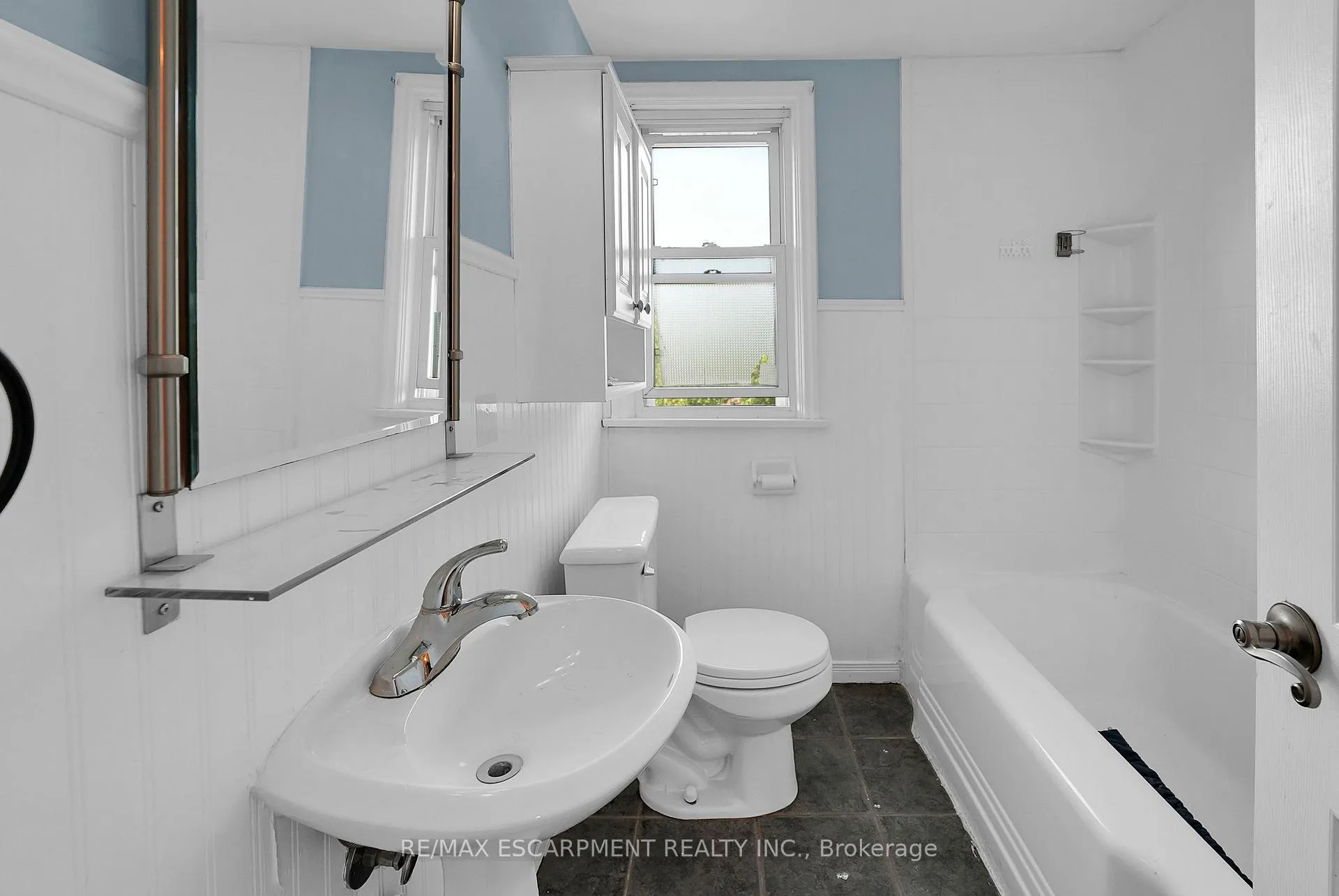 Photo 15 of 9 Arlington Avenue, St. Catharines, E. Chester — HOMEH
