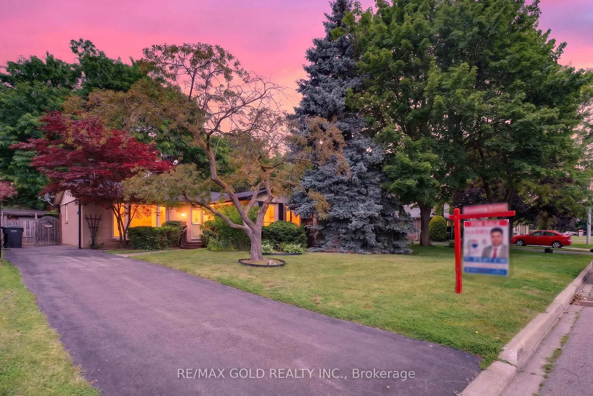 Photo 1 of 17 Duke Road, Brampton, Southgate — HOMEH