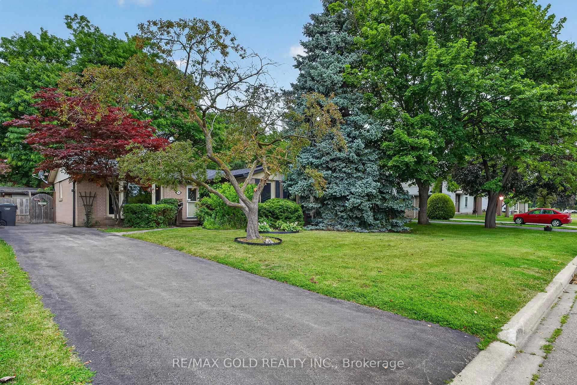 Photo 2 of 17 Duke Road, Brampton, Southgate — HOMEH
