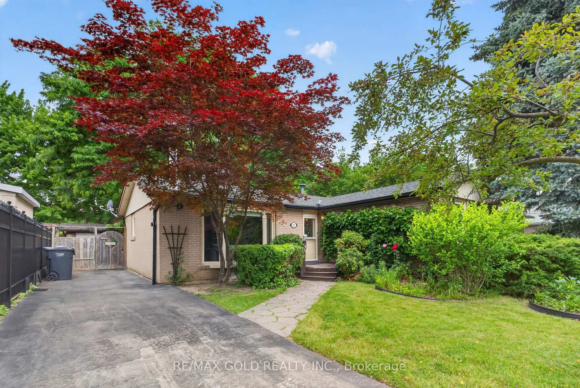 Photo 3 of 17 Duke Road, Brampton, Southgate — HOMEH