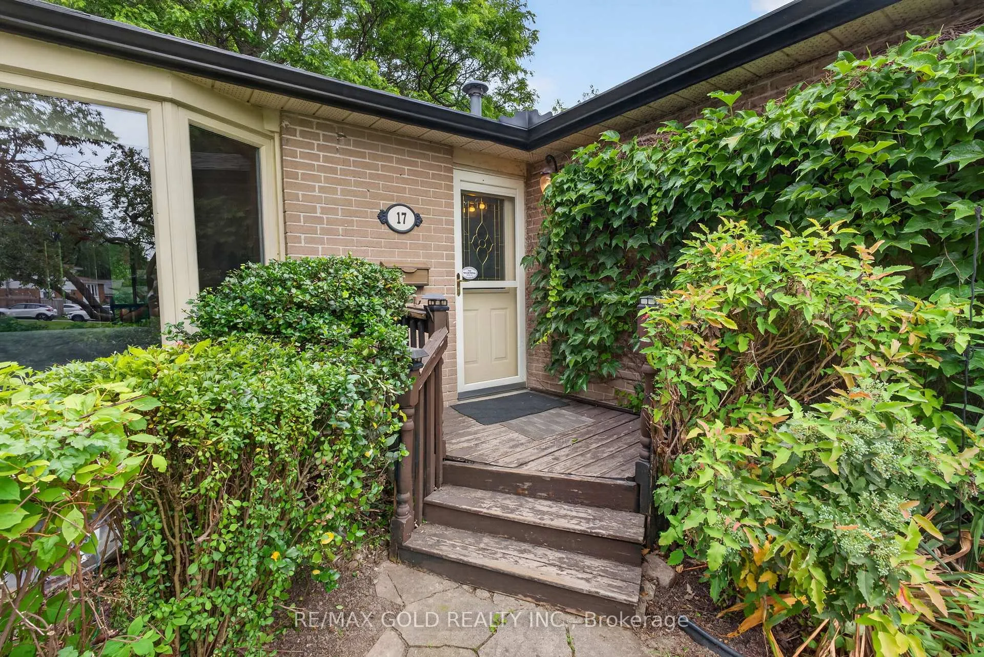 Photo 4 of 17 Duke Road, Brampton, Southgate — HOMEH