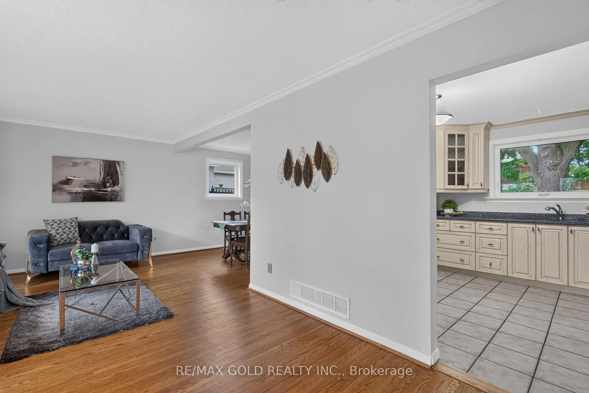 Photo 7 of 17 Duke Road, Brampton, Southgate — HOMEH