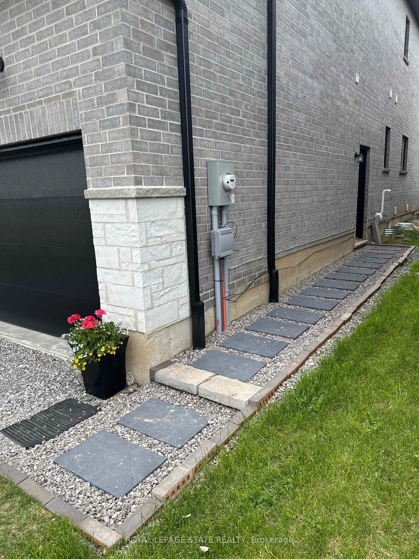 Photo 4 of Unit Basement, 348 Springbrook Avenue, Hamilton, Ancaster — HOMEH
