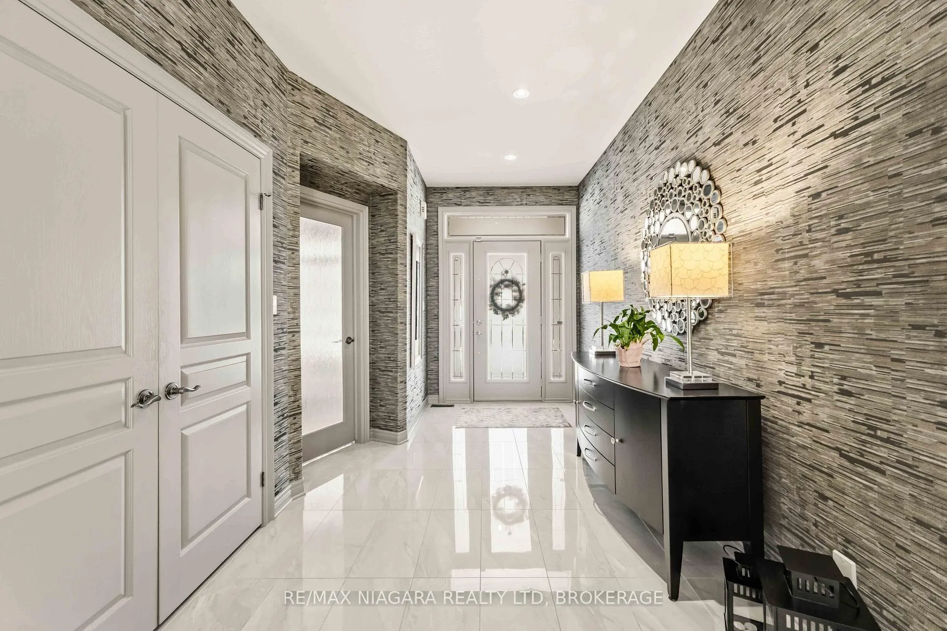 Photo 5 of Unit 4, 35 Scullers Way, St. Catharines, Port Dalhousie — HOMEH