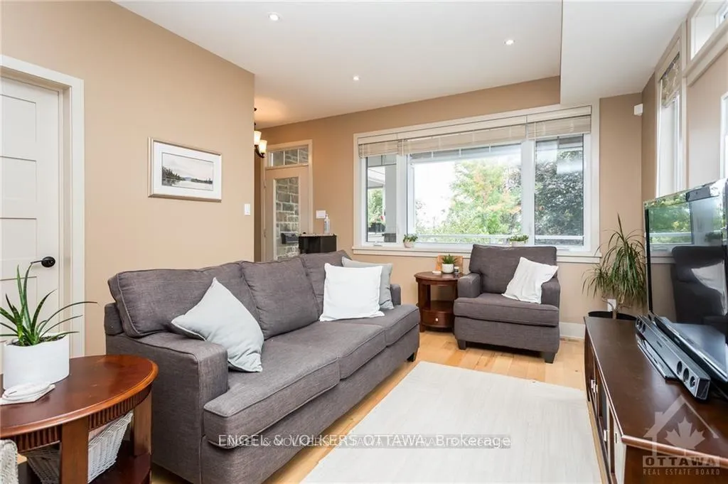 Photo 5 of 267 Kirchoffer Avenue, Ottawa, Westboro West — HOMEH