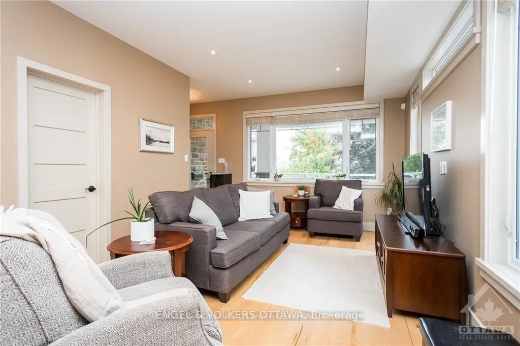Photo 6 of 267 Kirchoffer Avenue, Ottawa, Westboro West — HOMEH