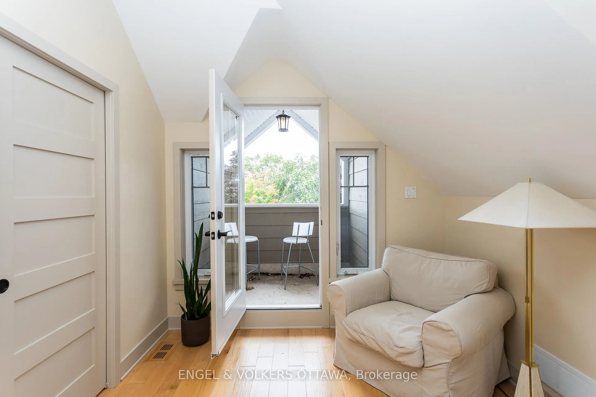 Photo 29 of 267 Kirchoffer Avenue, Ottawa, Westboro West — HOMEH