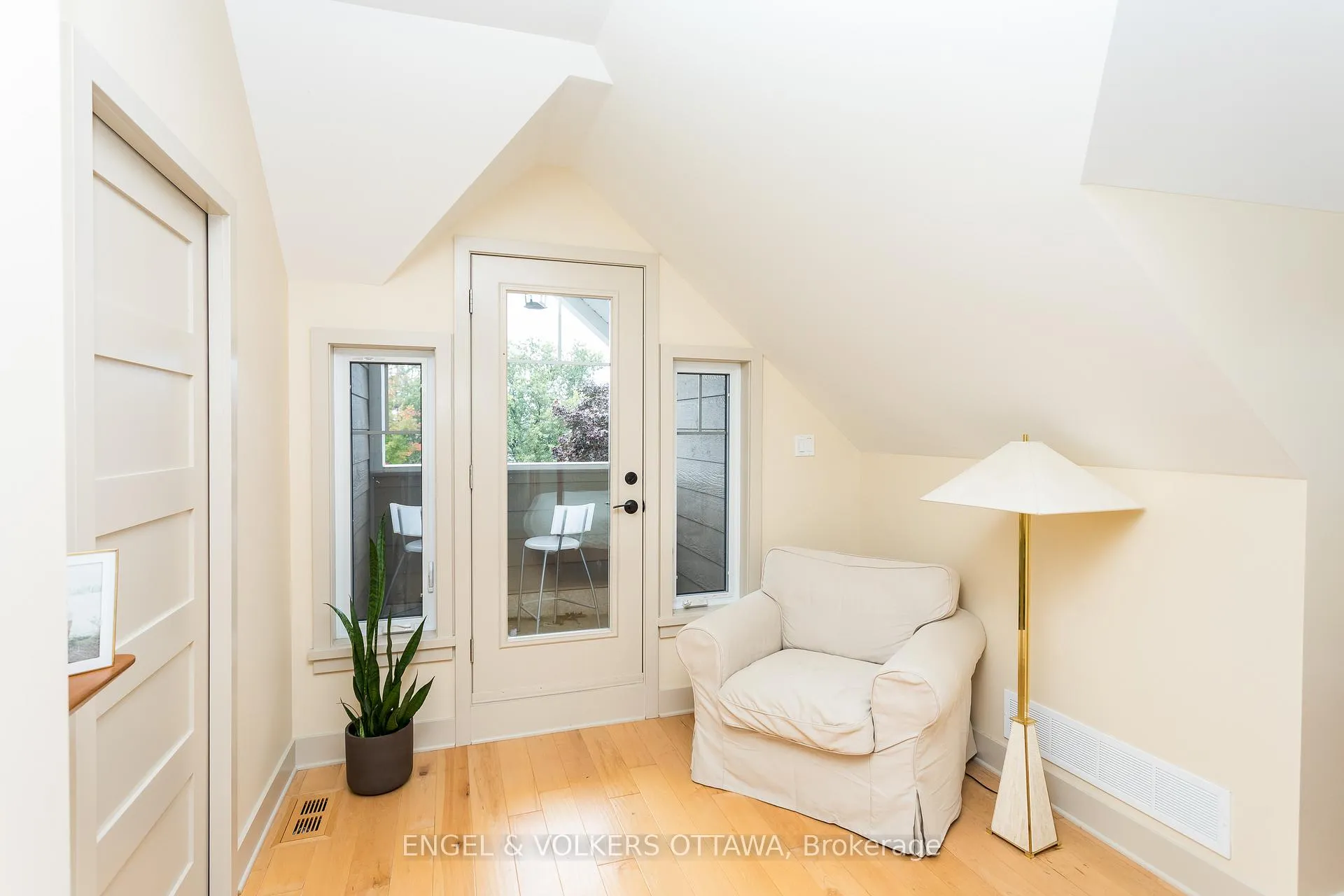 Photo 30 of 267 Kirchoffer Avenue, Ottawa, Westboro West — HOMEH
