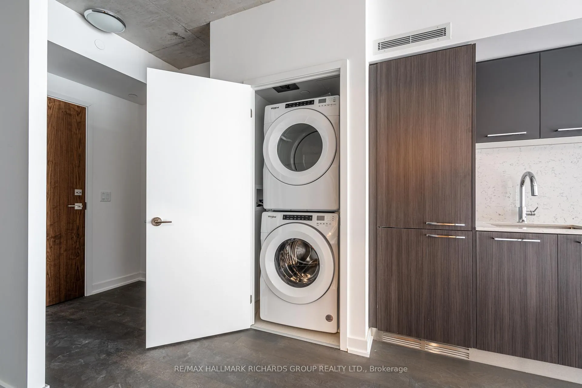 Photo 3 of Unit 1011, 45 Baseball Place, Toronto, South Riverdale — HOMEH