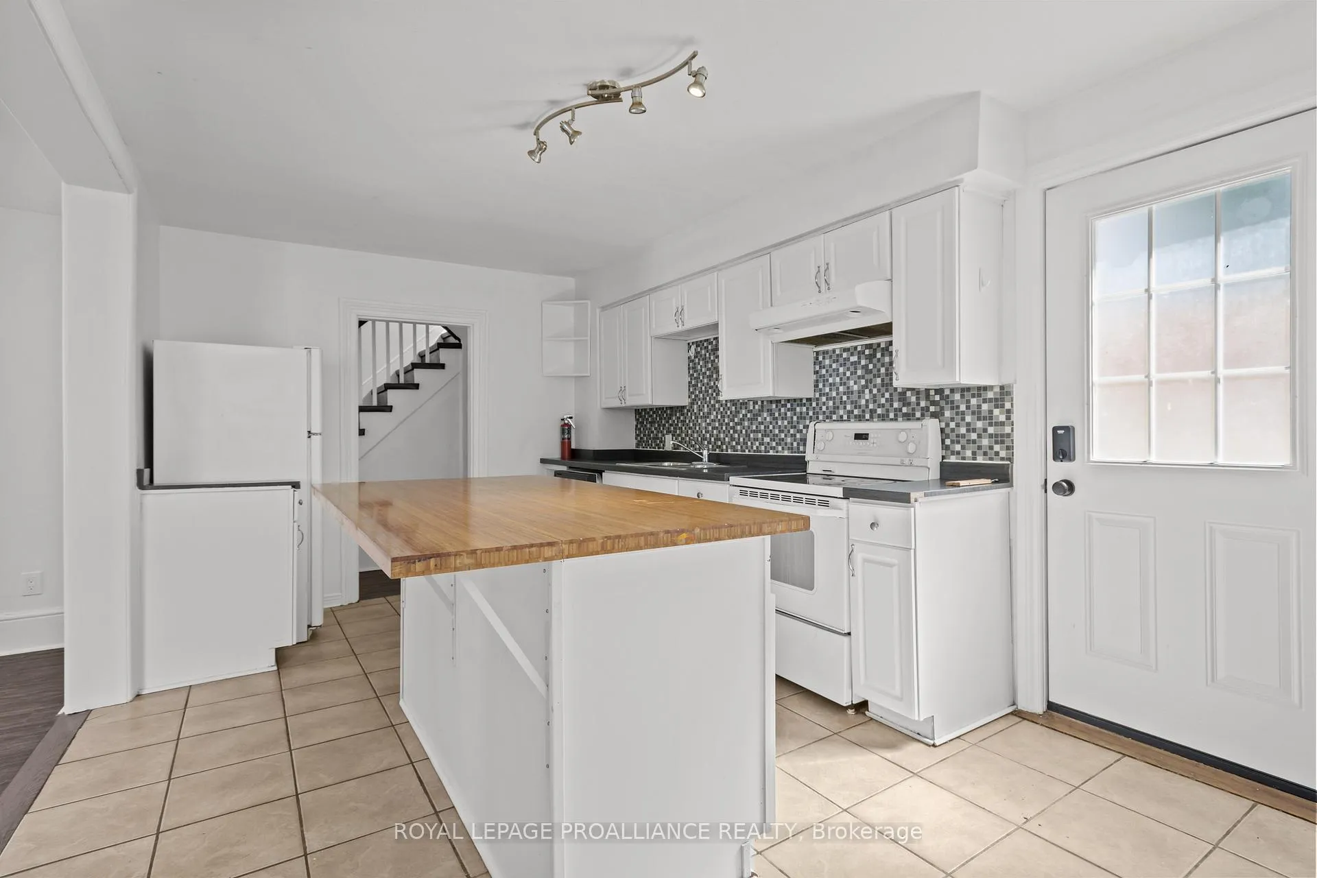 Photo 6 of 99 Chatham Street, Kingston, East of Sir John A. Blvd — HOMEH