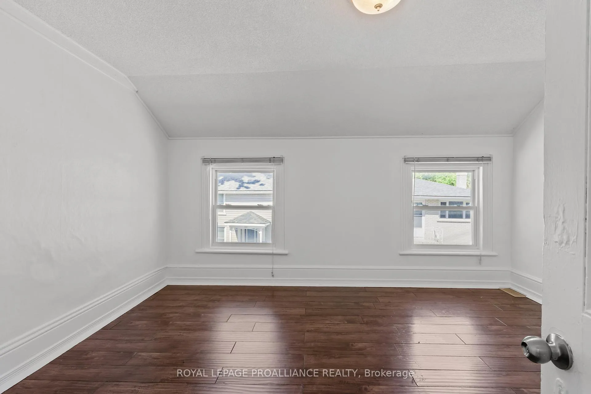 Photo 10 of 99 Chatham Street, Kingston, East of Sir John A. Blvd — HOMEH