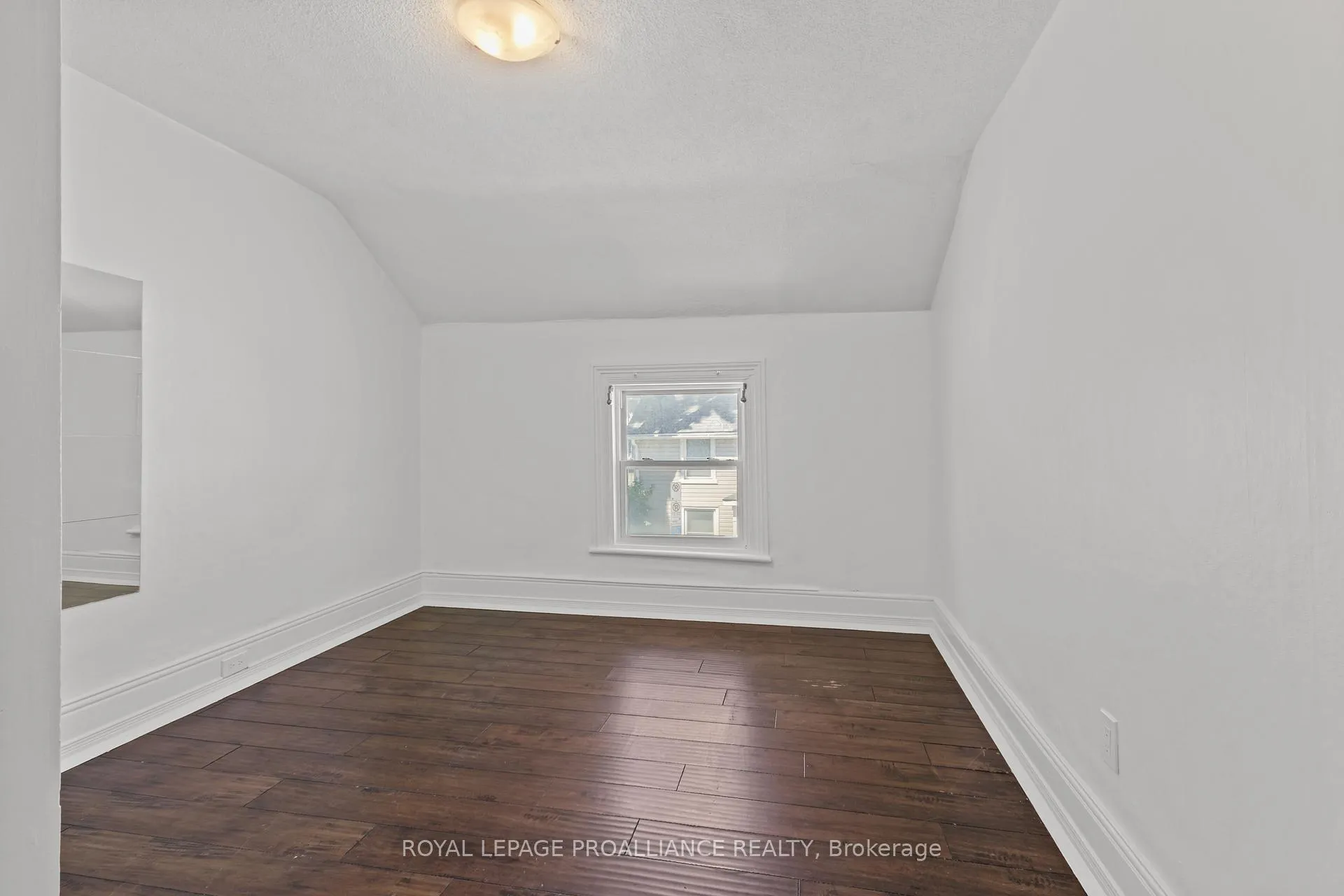 Photo 14 of 99 Chatham Street, Kingston, East of Sir John A. Blvd — HOMEH