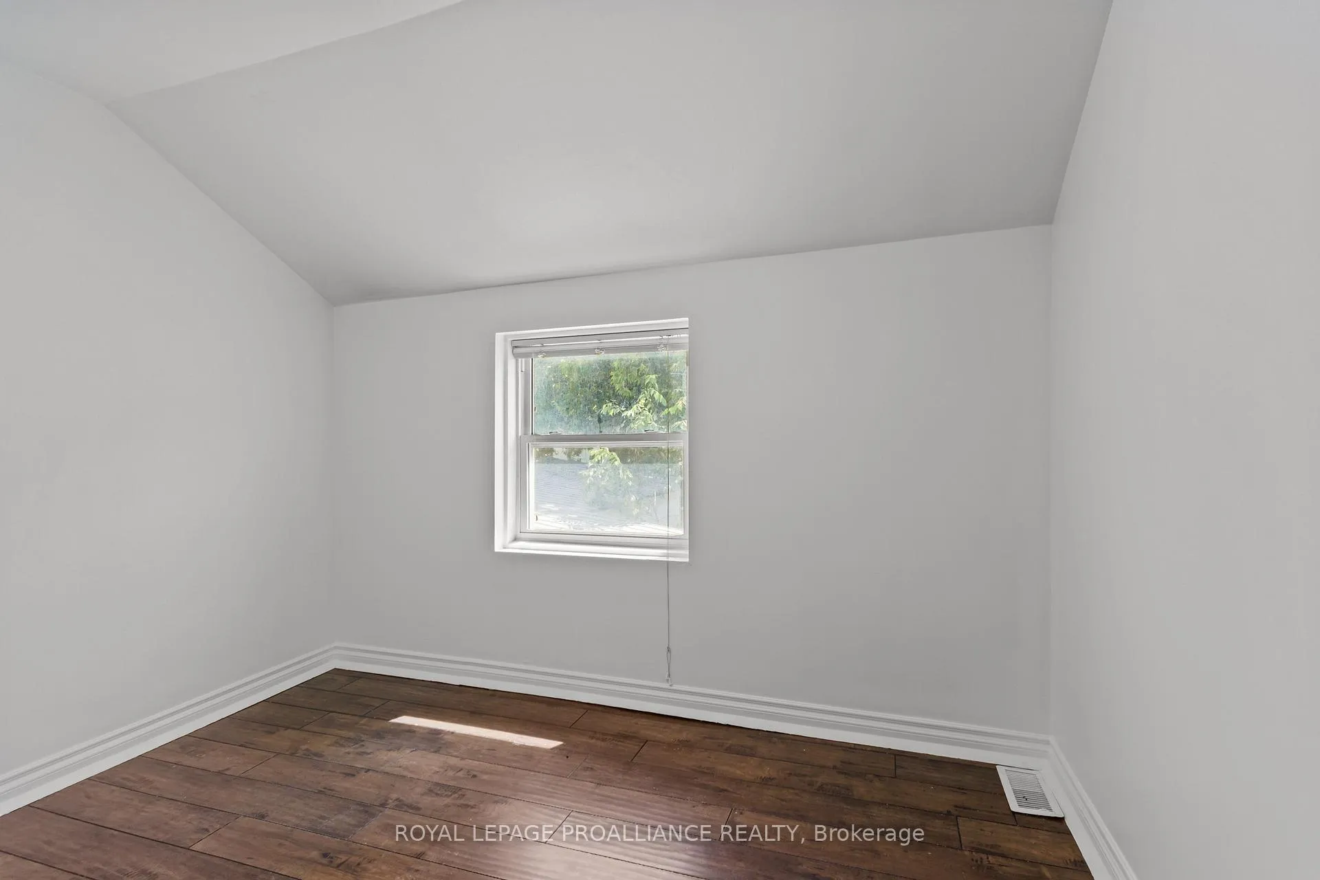Photo 15 of 99 Chatham Street, Kingston, East of Sir John A. Blvd — HOMEH