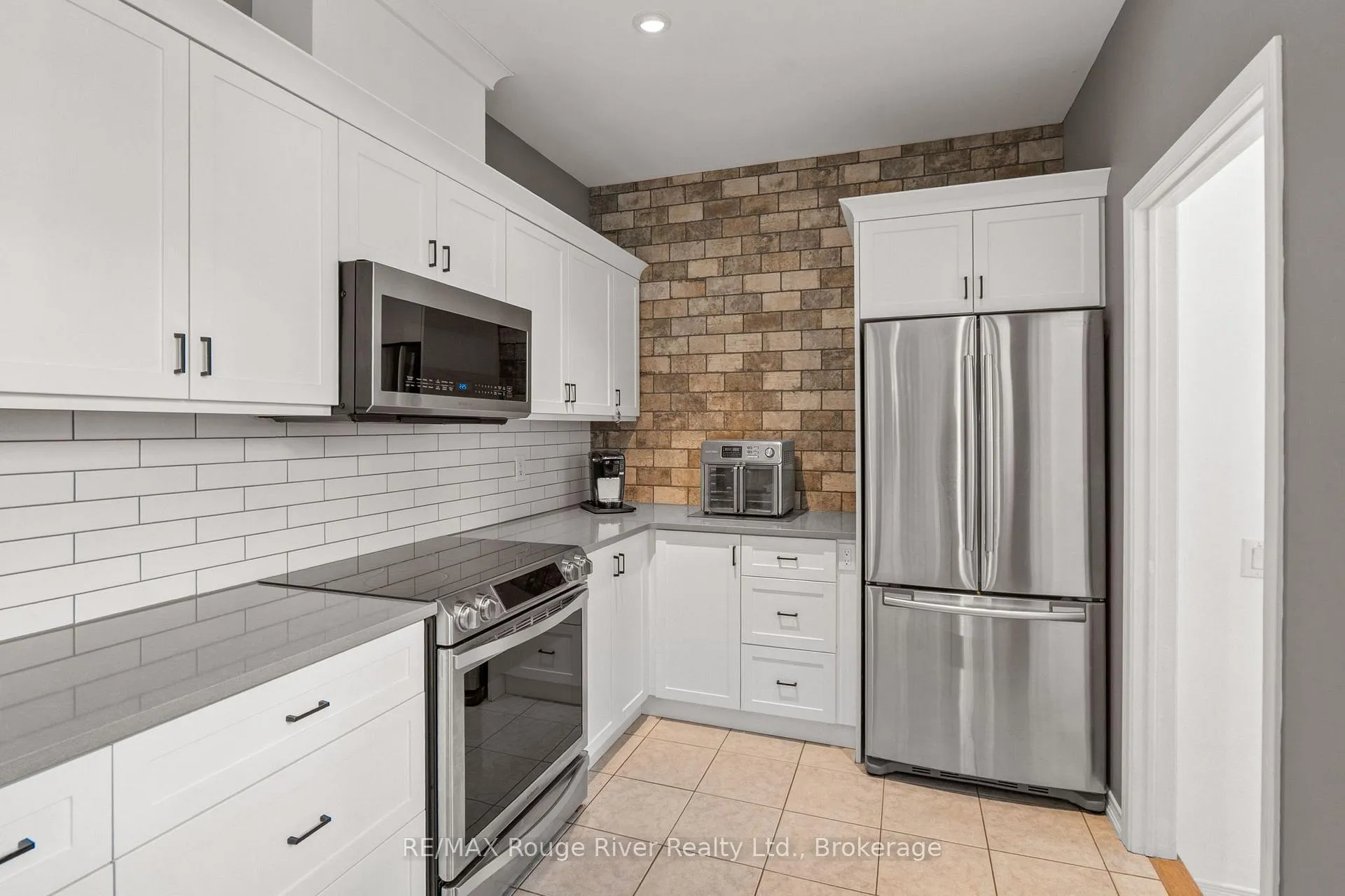 Photo 21 of 814 Leslie Street, Cobourg — HOMEH