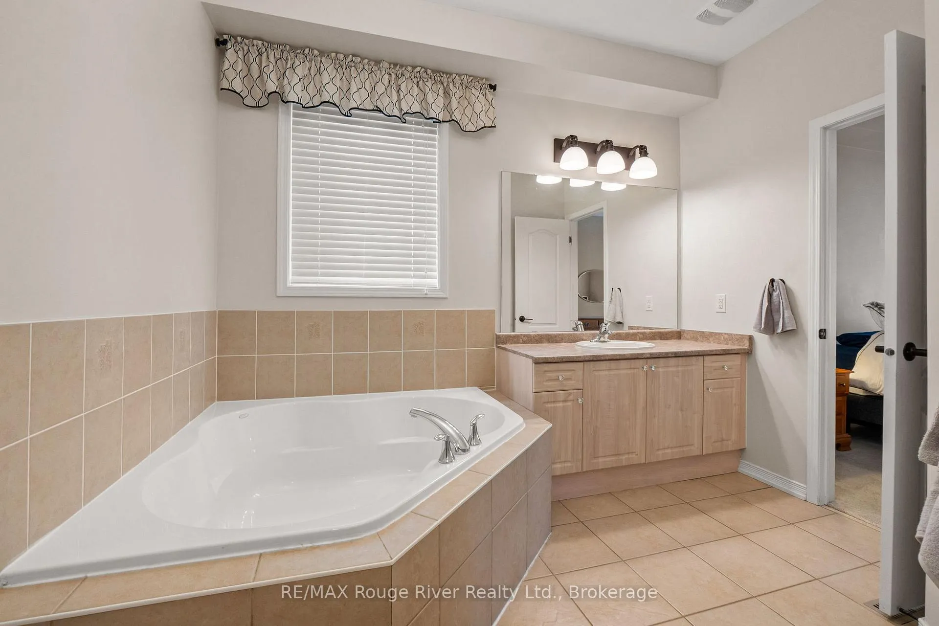 Photo 26 of 814 Leslie Street, Cobourg — HOMEH