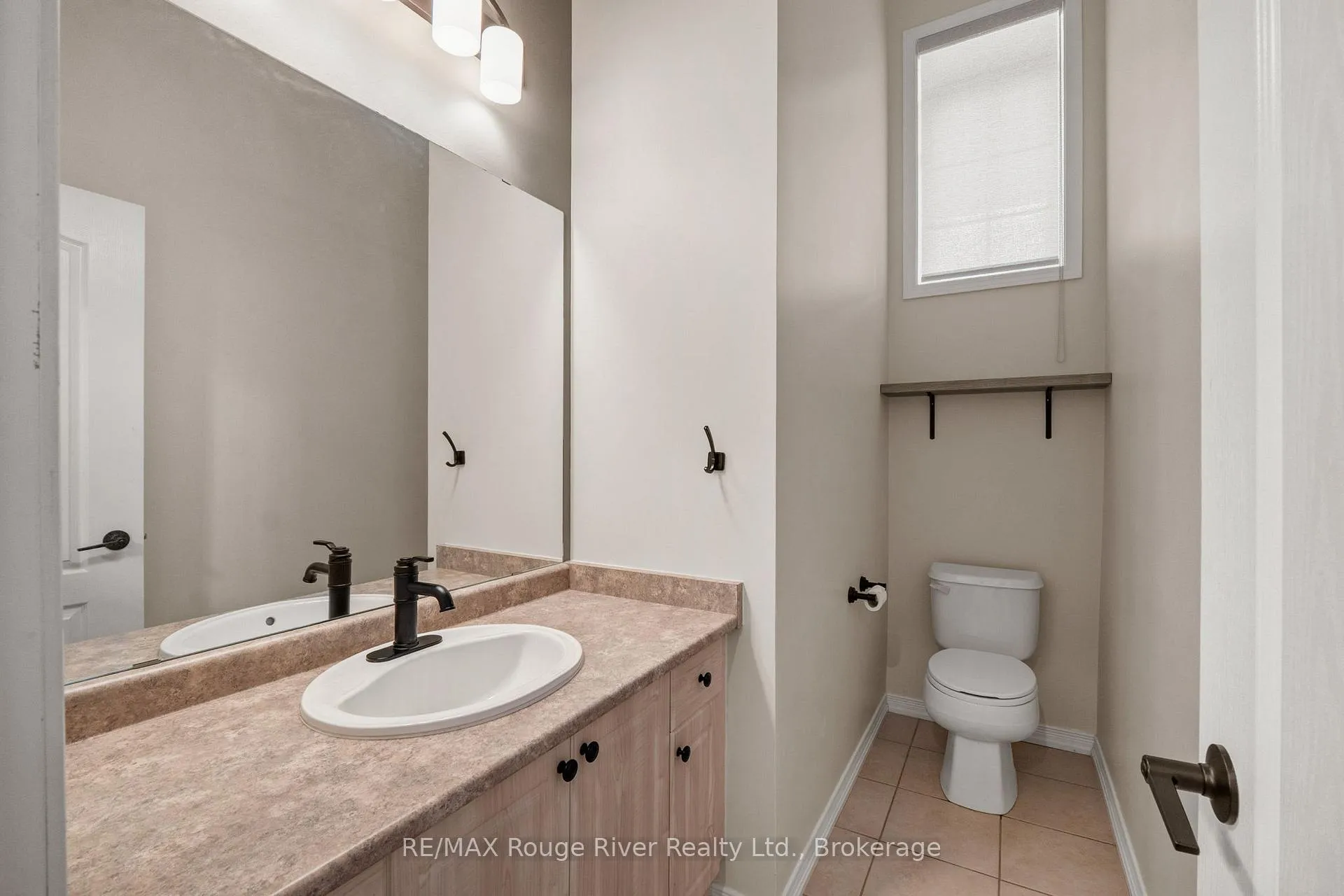 Photo 37 of 814 Leslie Street, Cobourg — HOMEH