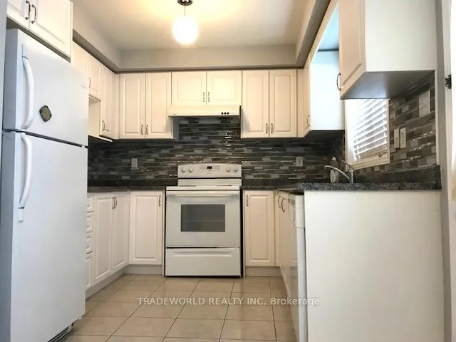 Photo 3 of 68 Thoroughbred Way, Markham, Berczy — HOMEH