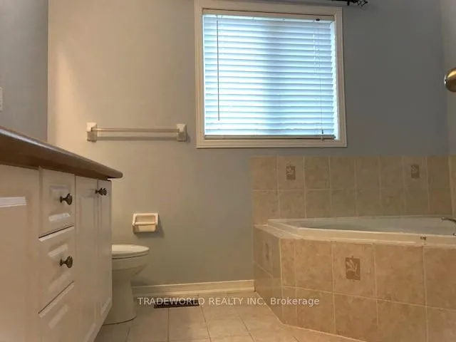 Photo 8 of 68 Thoroughbred Way, Markham, Berczy — HOMEH