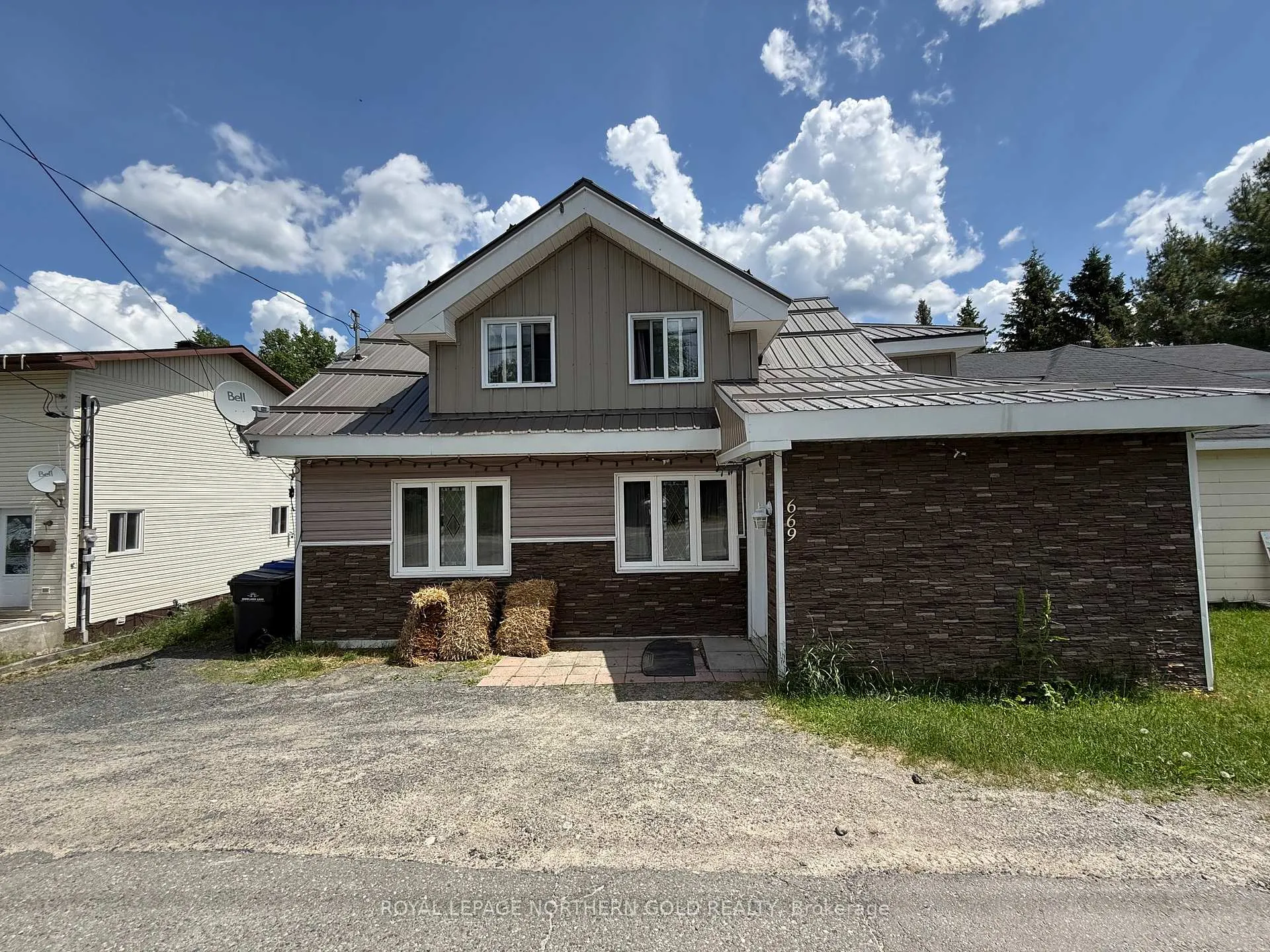 Front of 669 Government Road W