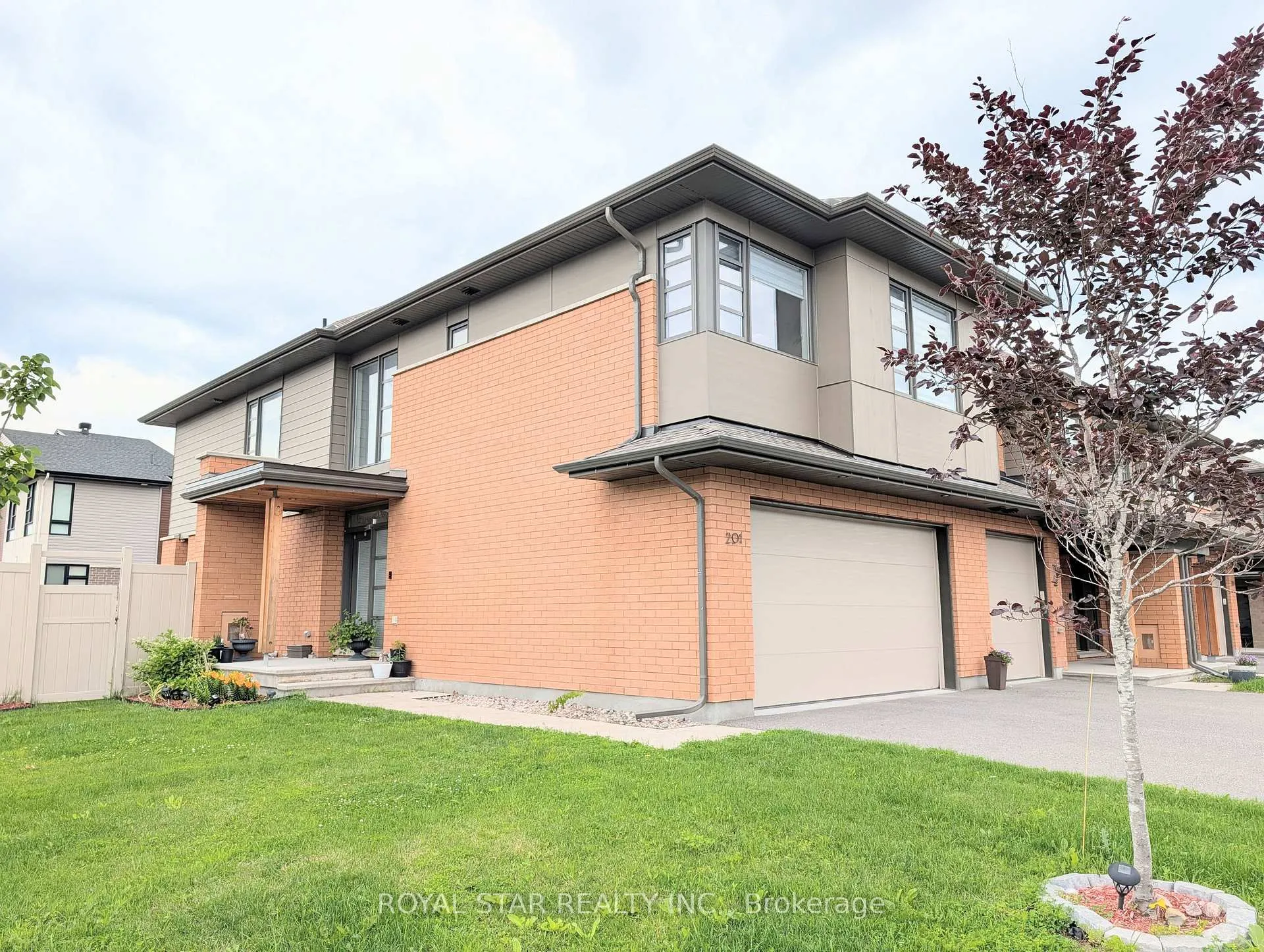 Photo 2 of 201 Pisces Terrace, Ottawa, Leitrim — HOMEH