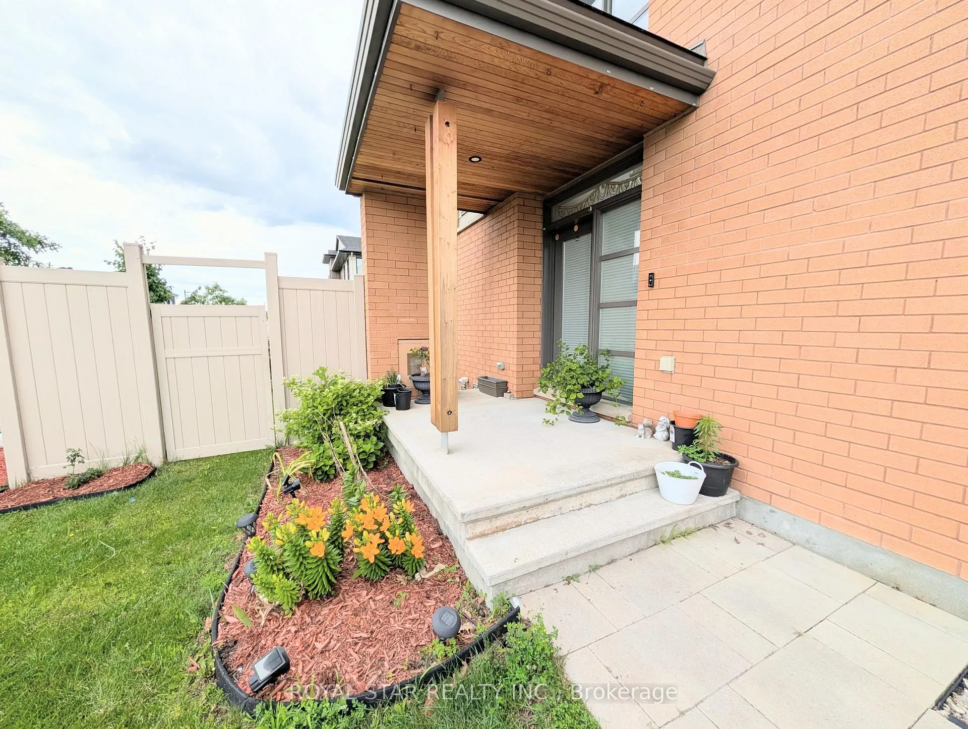 Photo 3 of 201 Pisces Terrace, Ottawa, Leitrim — HOMEH