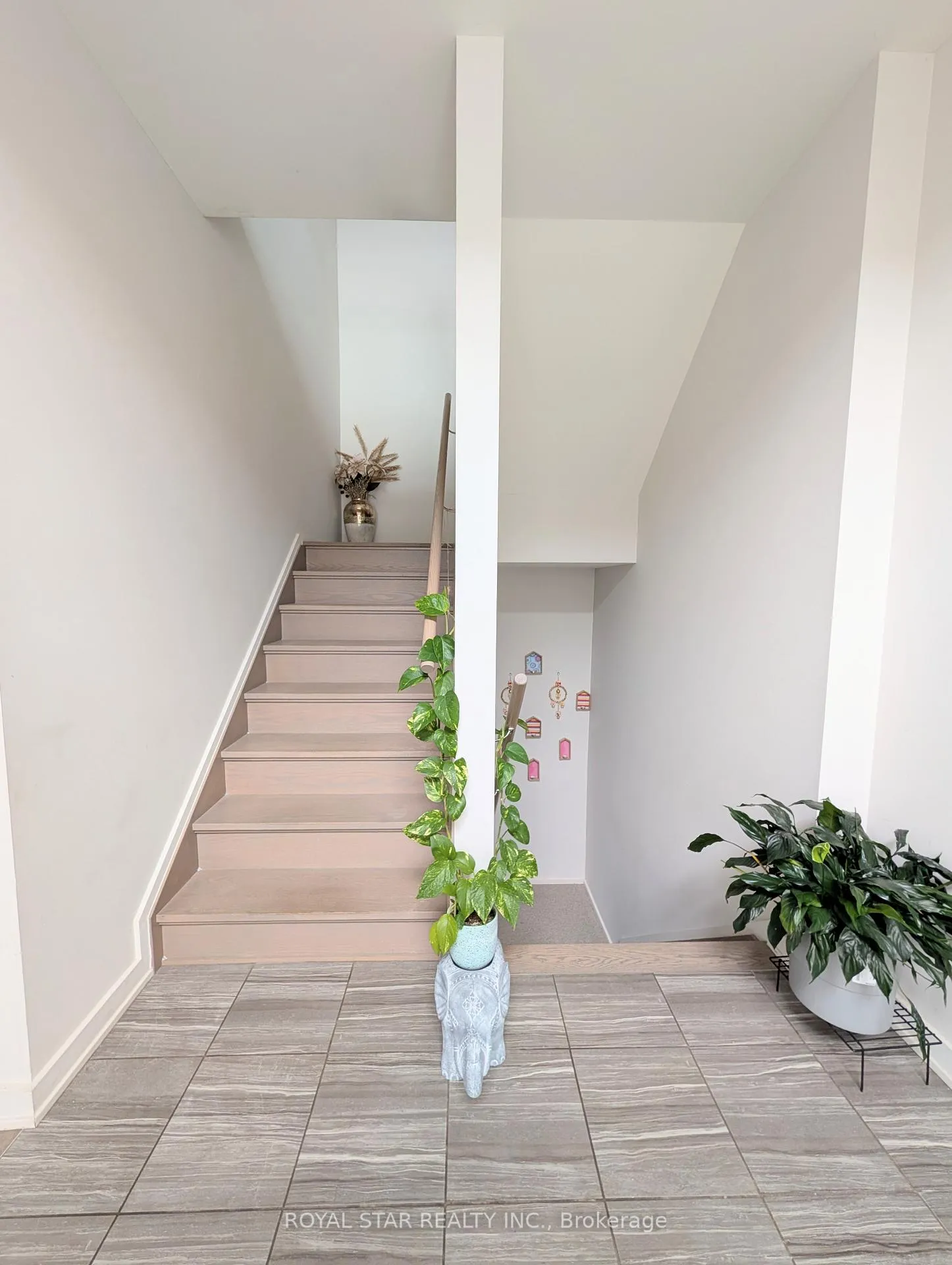 Photo 16 of 201 Pisces Terrace, Ottawa, Leitrim — HOMEH