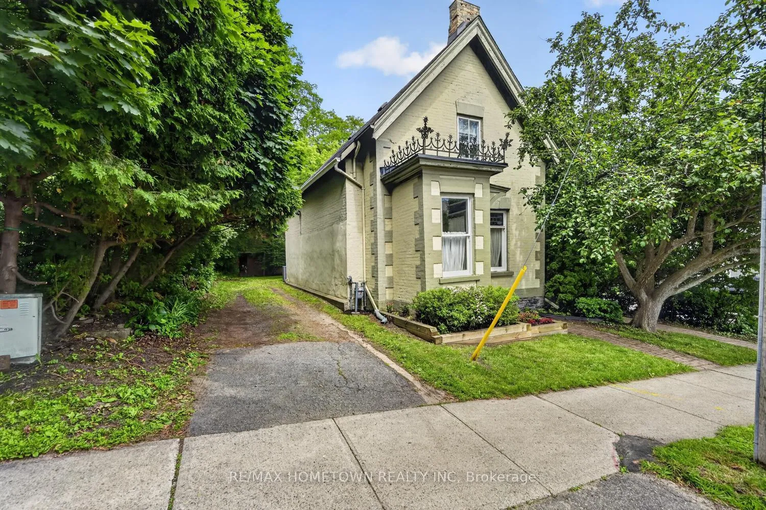 Photo 2 of 33 Park Street, Brockville, Brockville — HOMEH