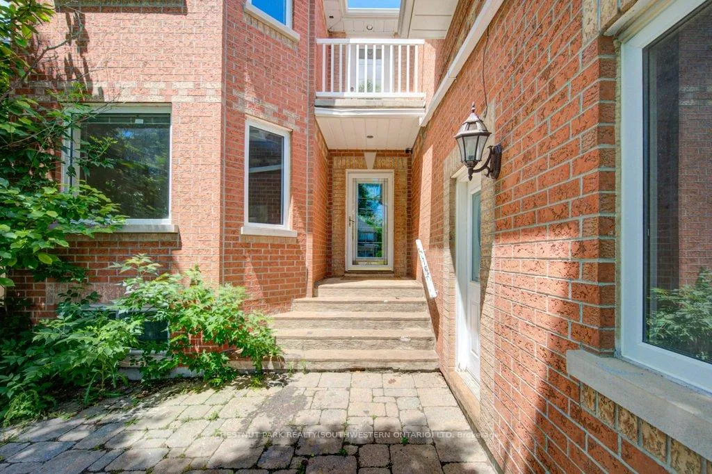 Photo 3 of 14 Antrim Court E, Caledon, Caledon East — HOMEH