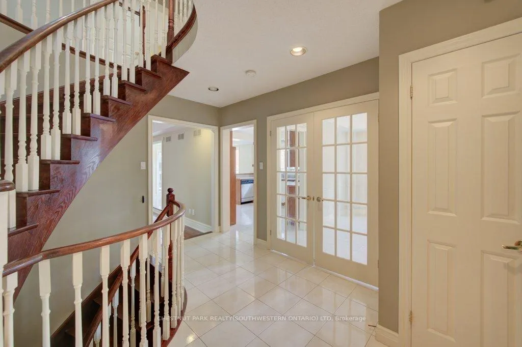 Photo 5 of 14 Antrim Court E, Caledon, Caledon East — HOMEH