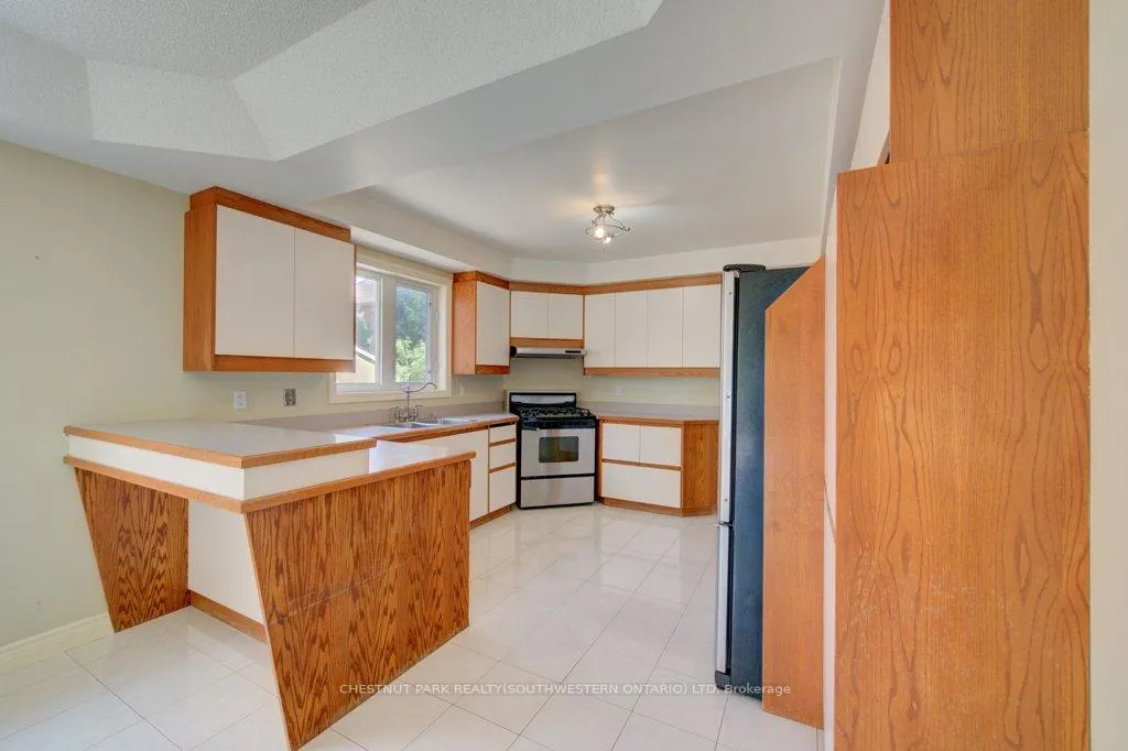 Photo 9 of 14 Antrim Court E, Caledon, Caledon East — HOMEH