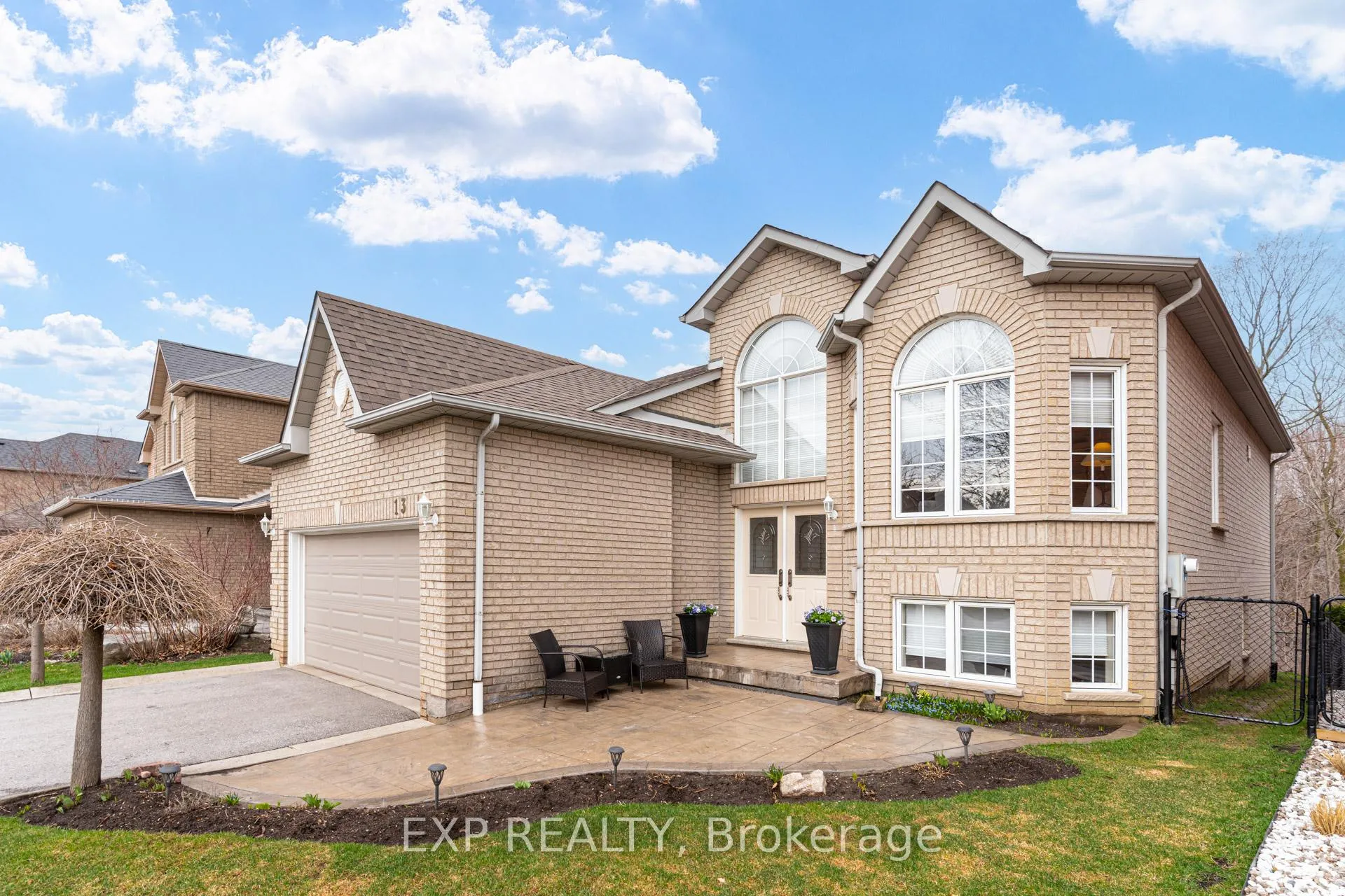 Photo 1 of 13 Blueberry Hill Court, Caledon, Bolton East — HOMEH