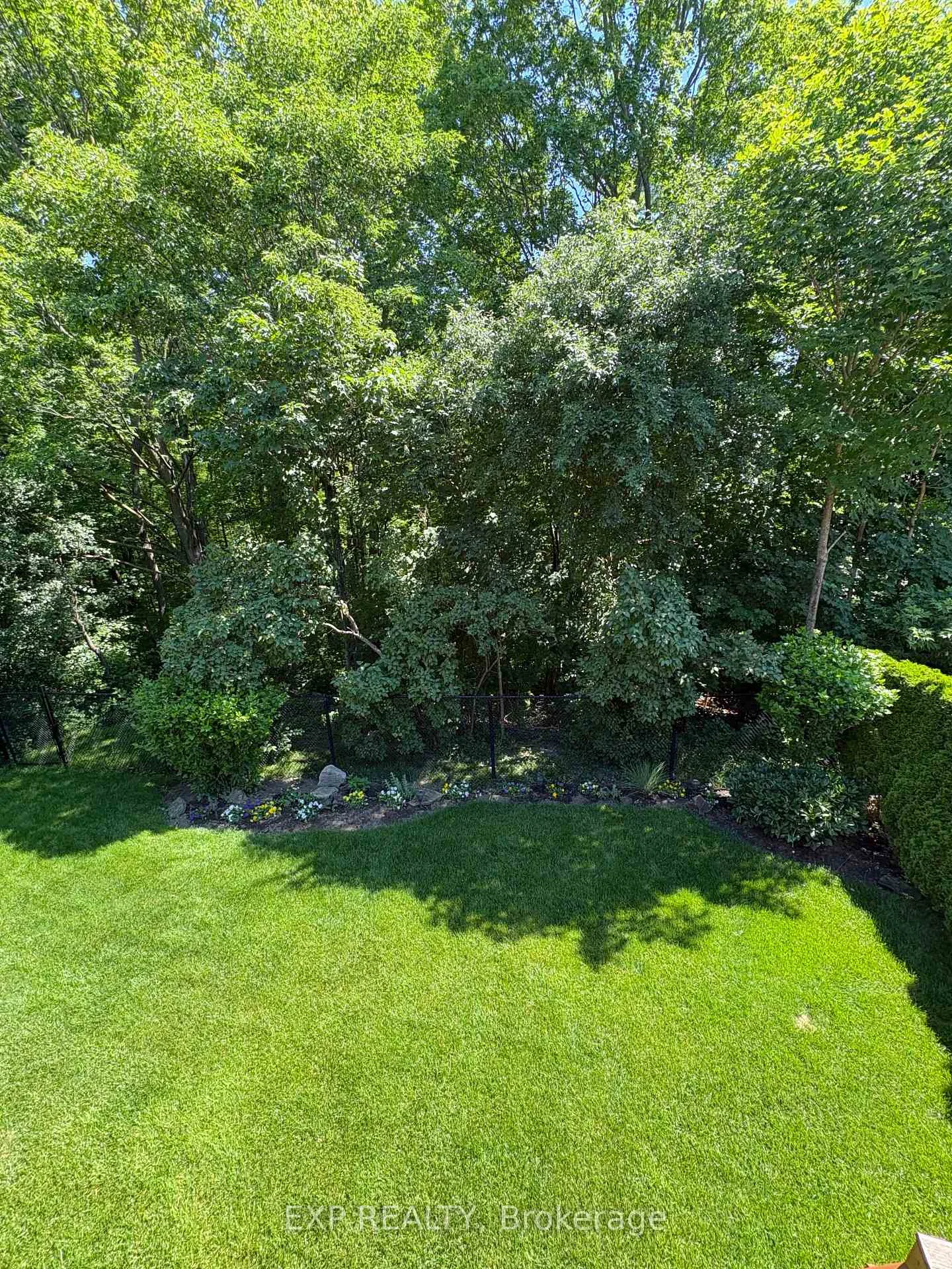 Photo 3 of 13 Blueberry Hill Court, Caledon, Bolton East — HOMEH