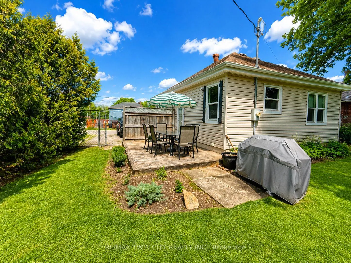 Photo 19 of 49 William Street, North Dumfries — HOMEH