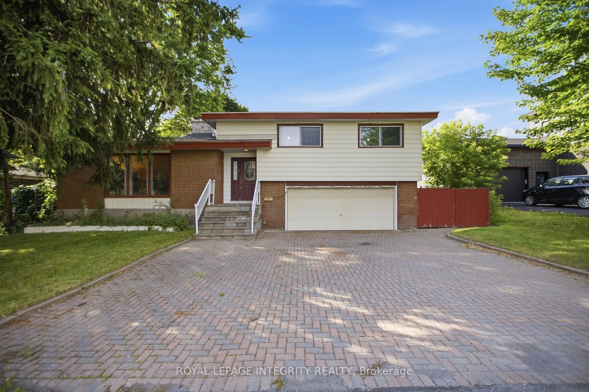 Photo 1 of 45 Rossland Avenue, Ottawa, Meadowlands/St. Claire Gardens — HOMEH