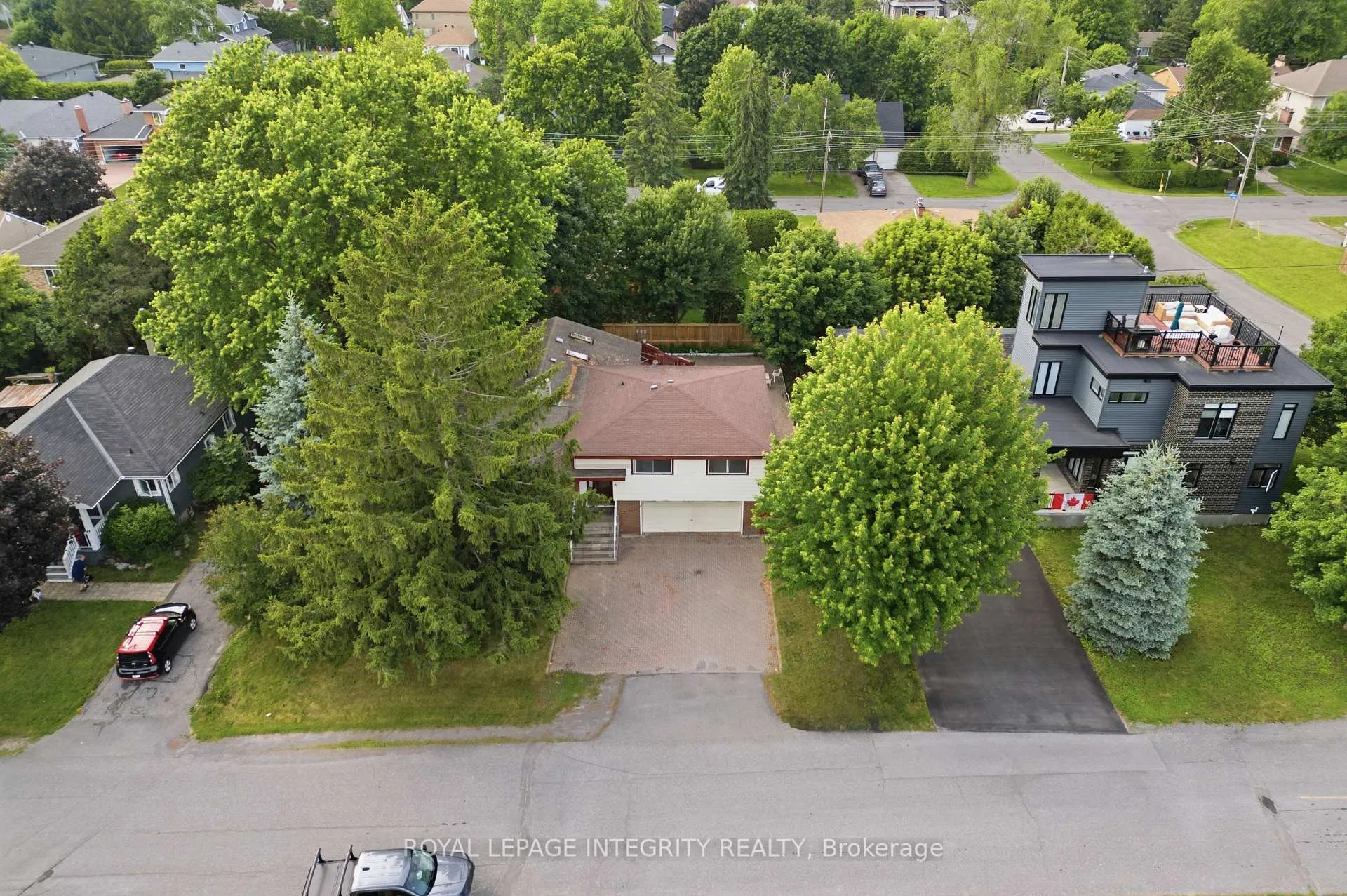 Photo 3 of 45 Rossland Avenue, Ottawa, Meadowlands/St. Claire Gardens — HOMEH