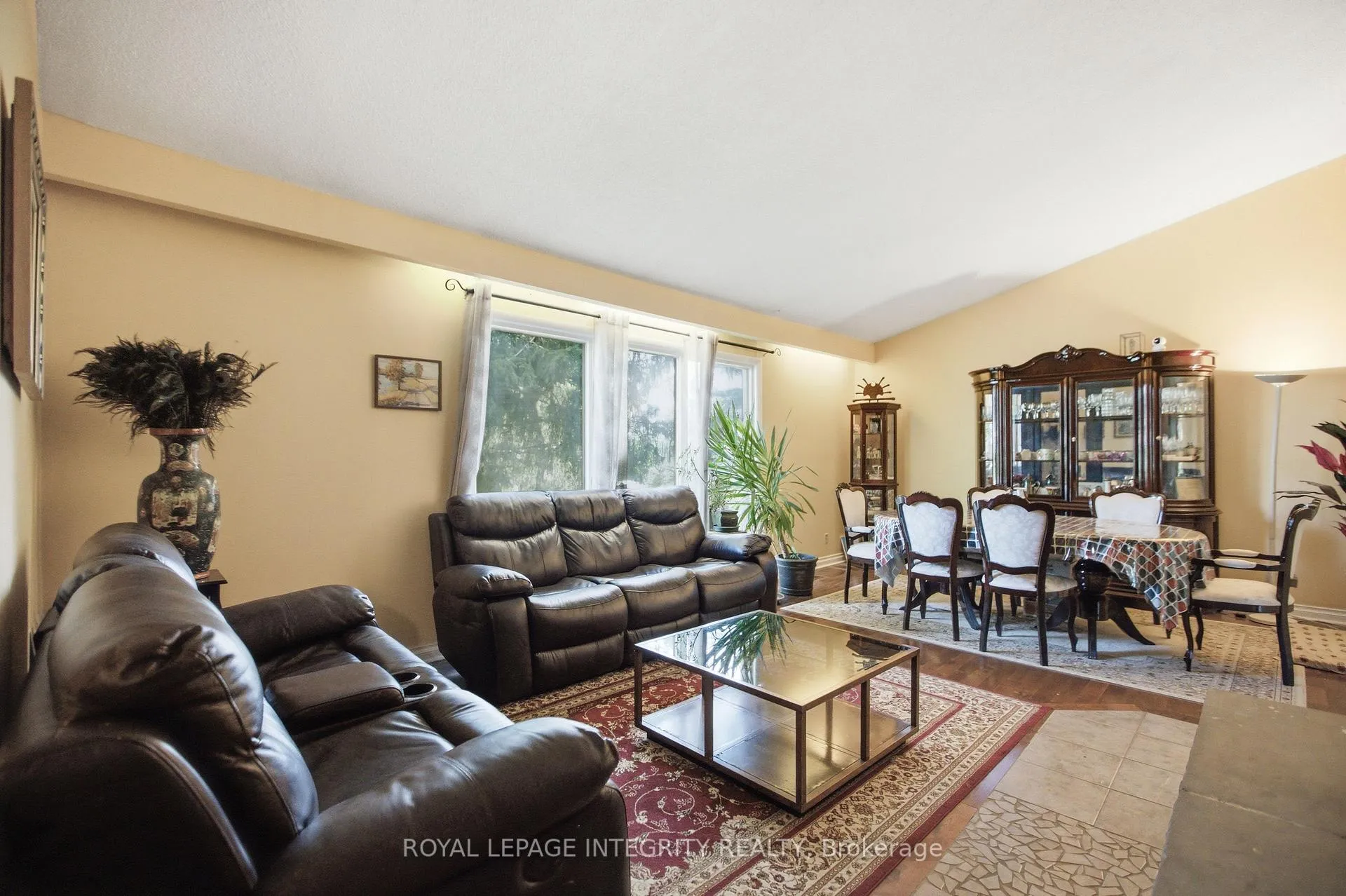 Photo 8 of 45 Rossland Avenue, Ottawa, Meadowlands/St. Claire Gardens — HOMEH