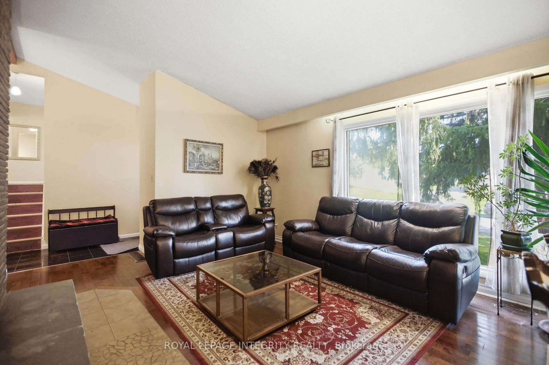 Photo 9 of 45 Rossland Avenue, Ottawa, Meadowlands/St. Claire Gardens — HOMEH
