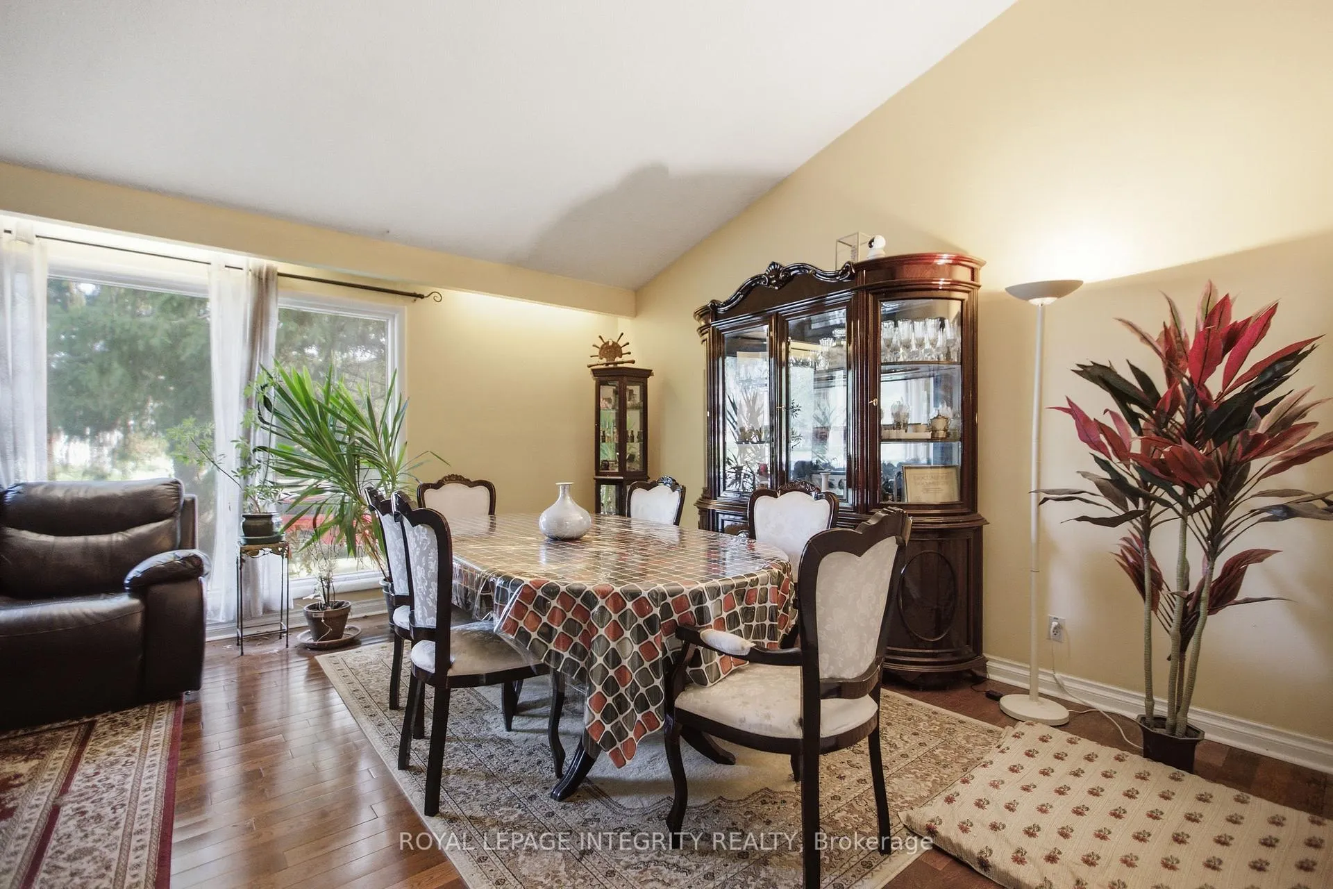 Photo 11 of 45 Rossland Avenue, Ottawa, Meadowlands/St. Claire Gardens — HOMEH