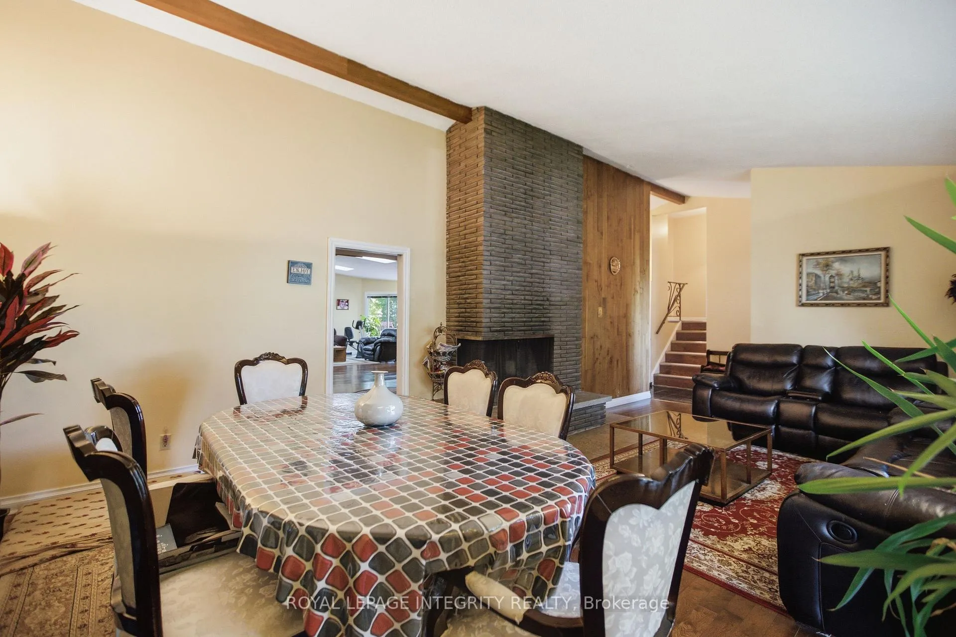 Photo 12 of 45 Rossland Avenue, Ottawa, Meadowlands/St. Claire Gardens — HOMEH