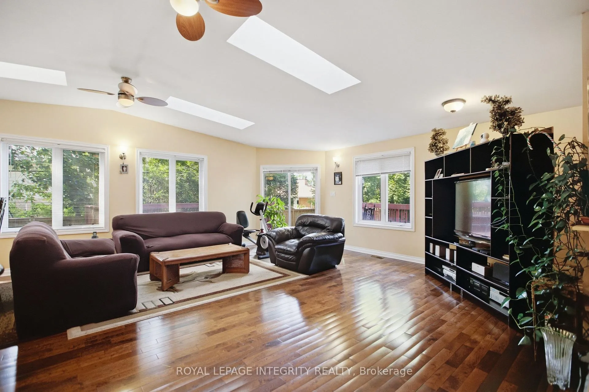 Photo 15 of 45 Rossland Avenue, Ottawa, Meadowlands/St. Claire Gardens — HOMEH