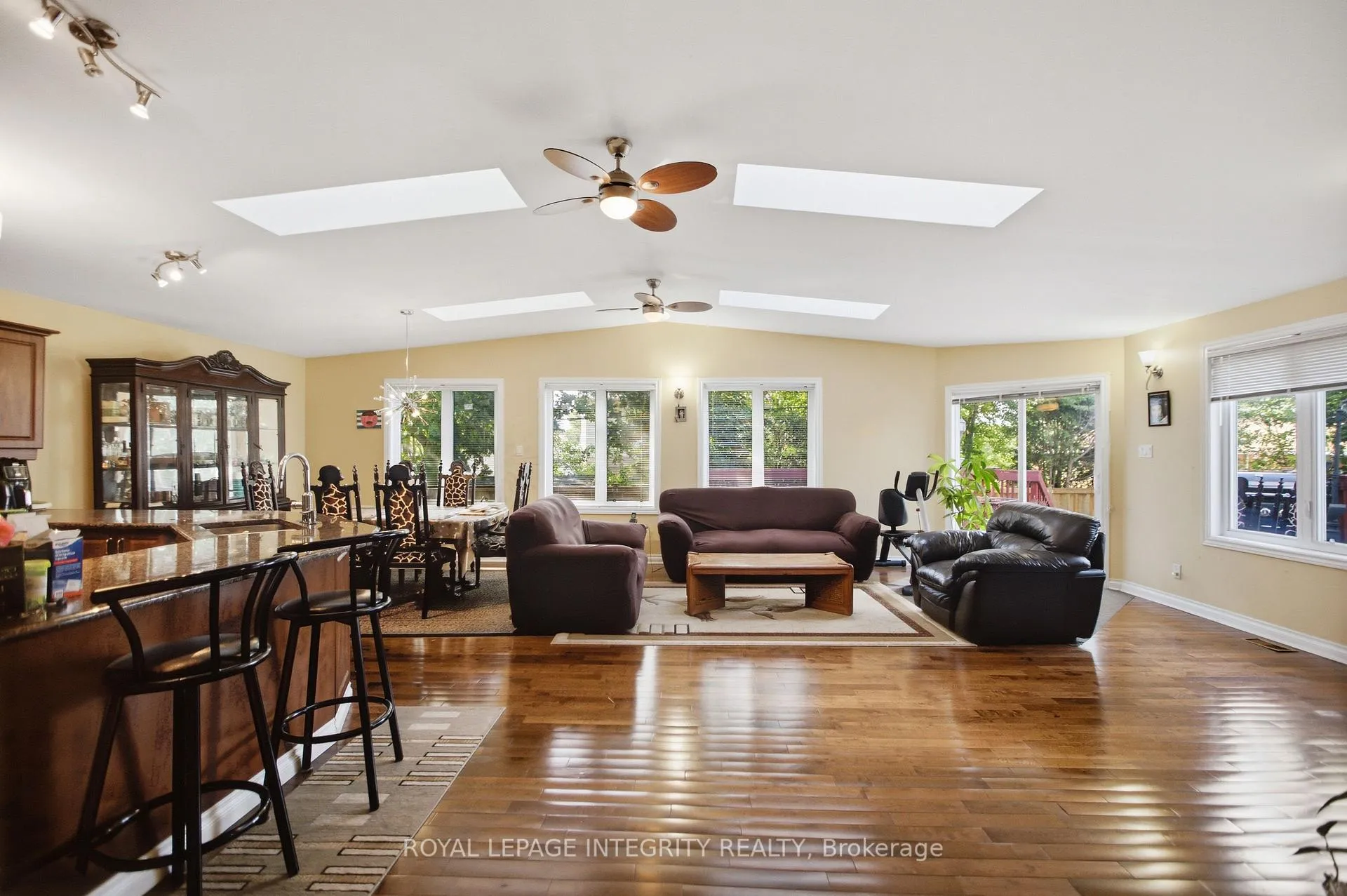 Photo 16 of 45 Rossland Avenue, Ottawa, Meadowlands/St. Claire Gardens — HOMEH