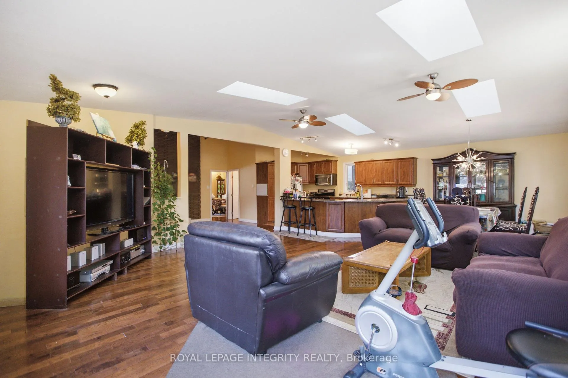 Photo 17 of 45 Rossland Avenue, Ottawa, Meadowlands/St. Claire Gardens — HOMEH