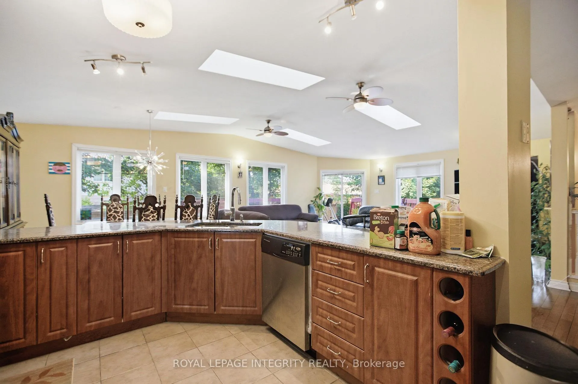 Photo 22 of 45 Rossland Avenue, Ottawa, Meadowlands/St. Claire Gardens — HOMEH