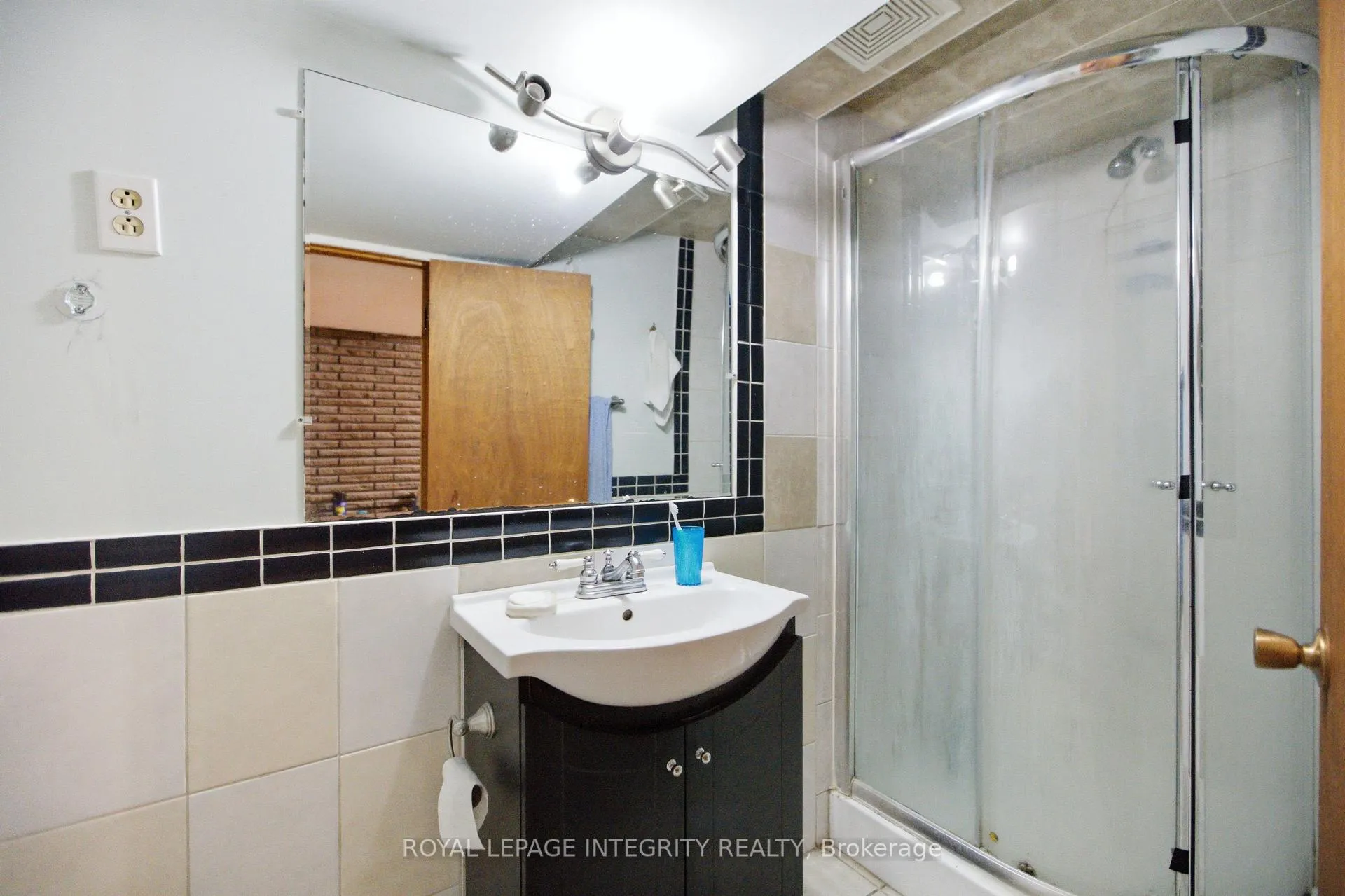 Photo 34 of 45 Rossland Avenue, Ottawa, Meadowlands/St. Claire Gardens — HOMEH