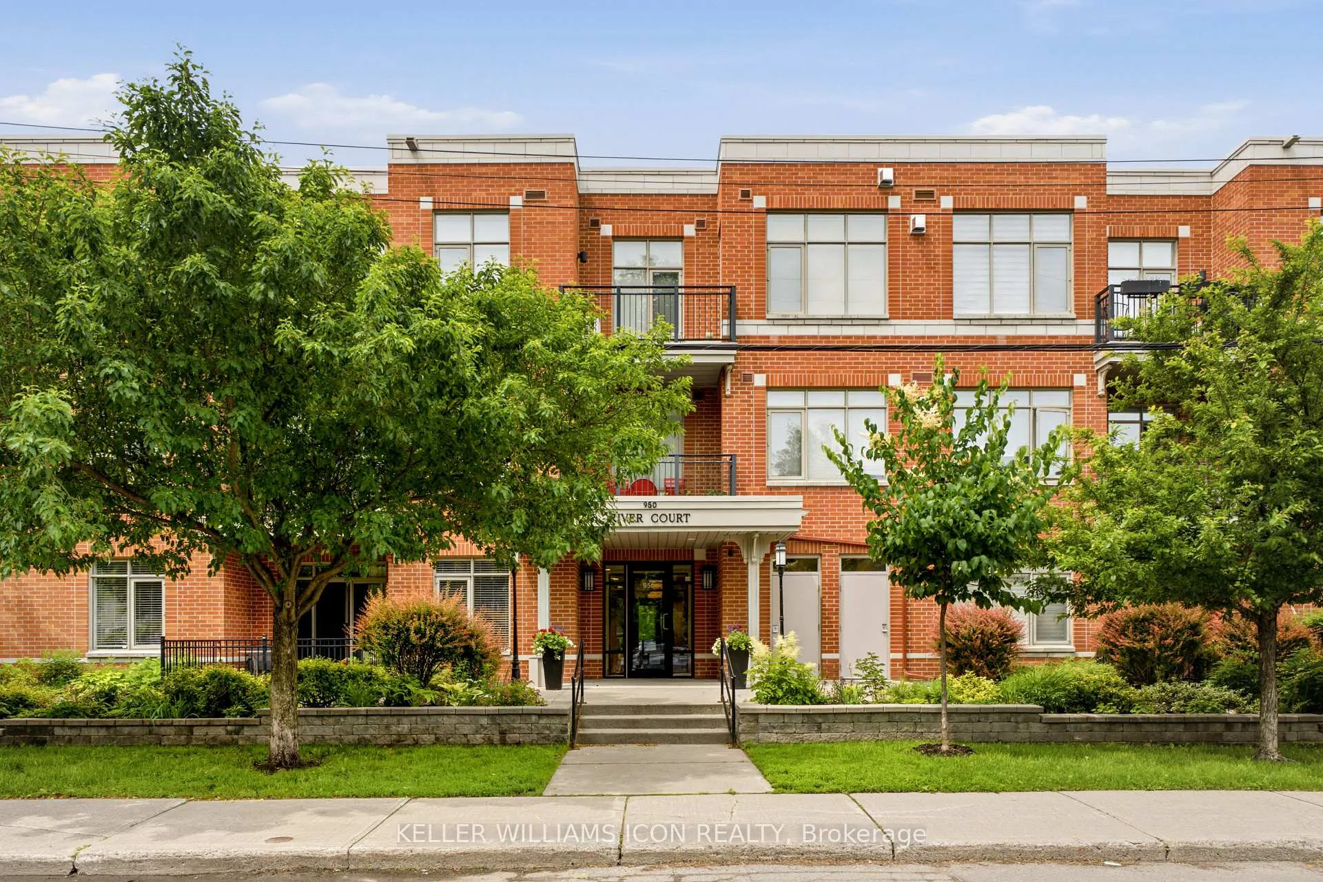 Front of Unit 213, 950 Marguerite Avenue
